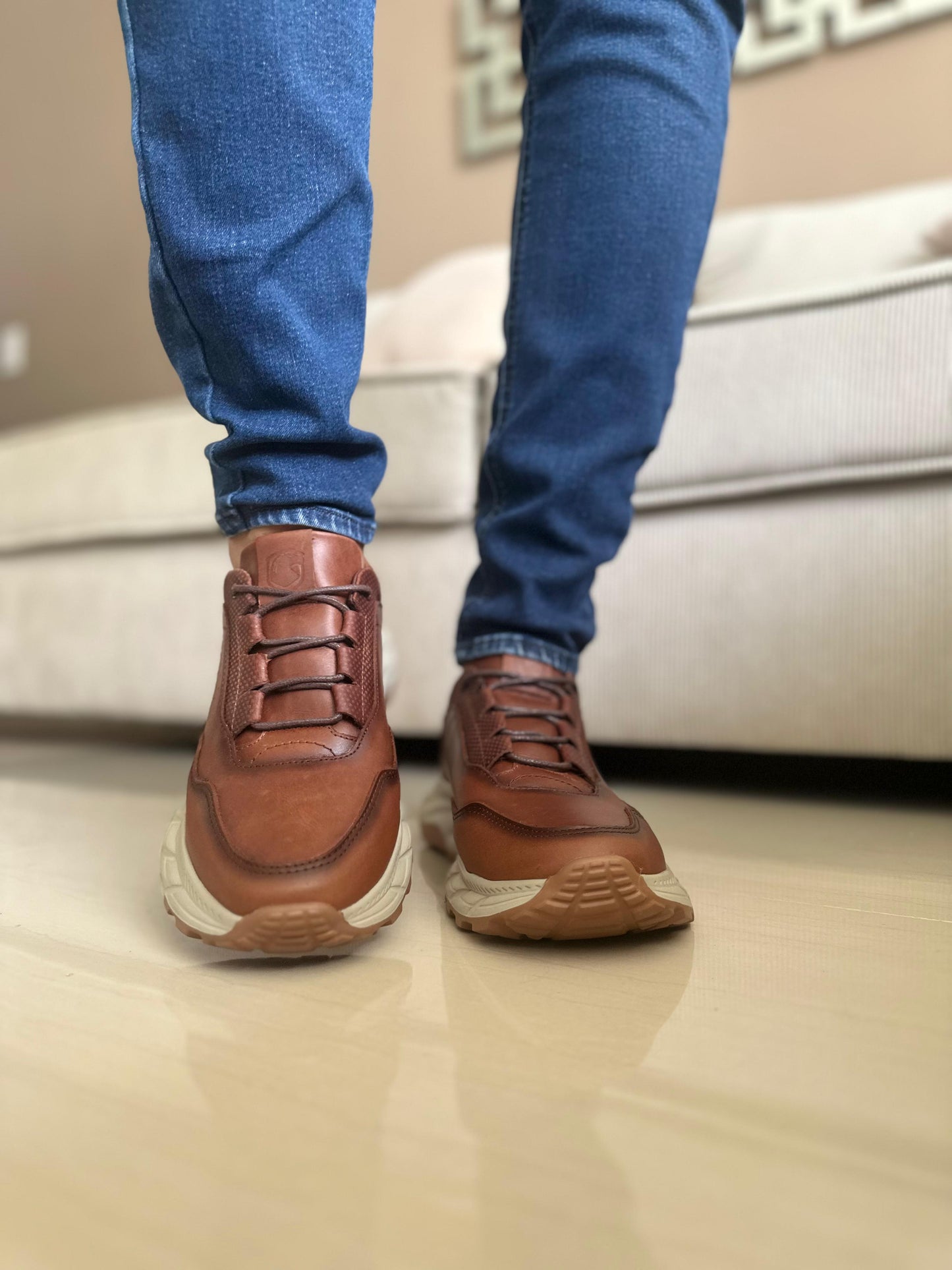 SNEAKERS EN CUERO-