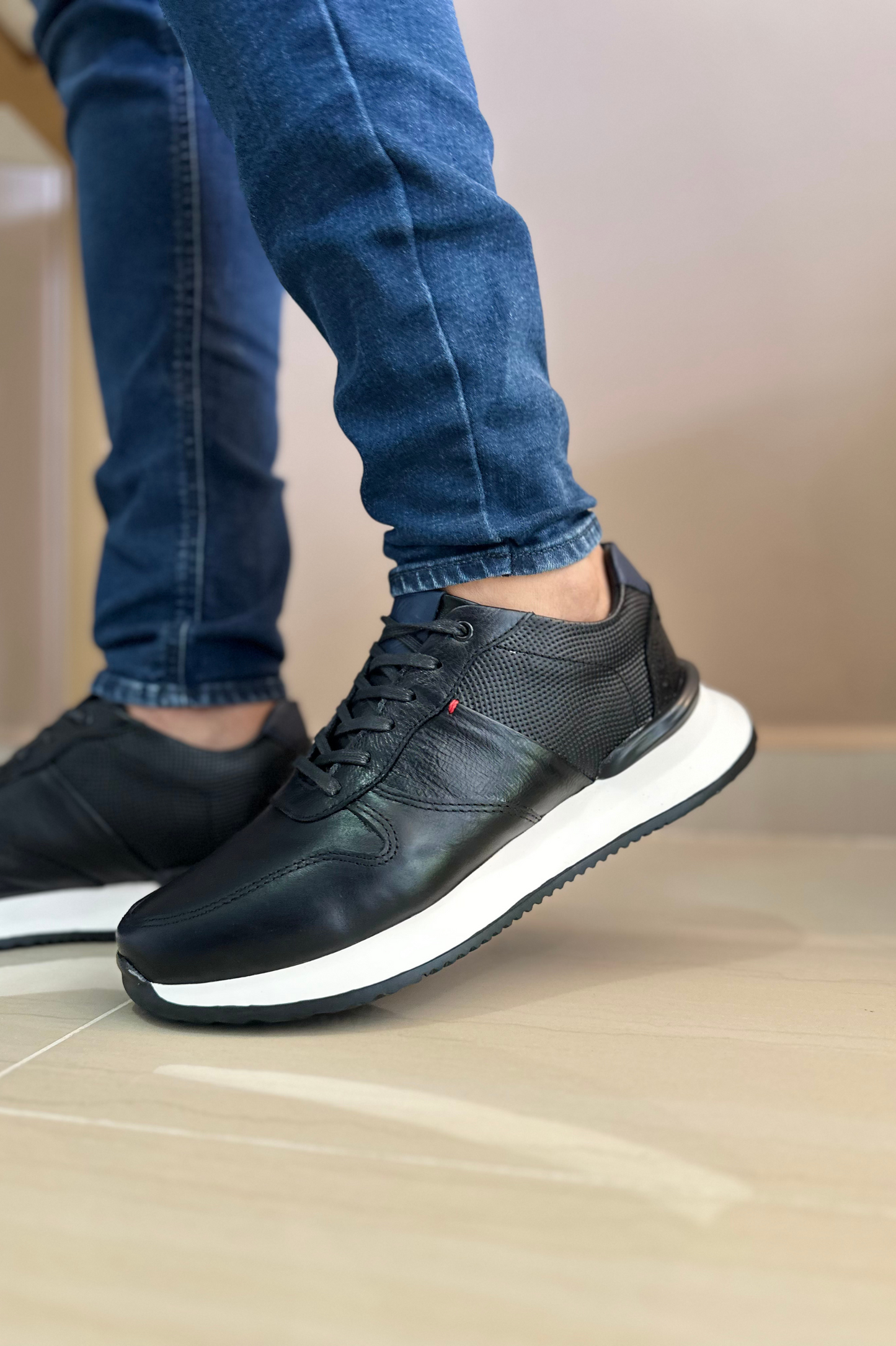 SNEAKER GUMA - EN CUERO - PARA HOMBRE