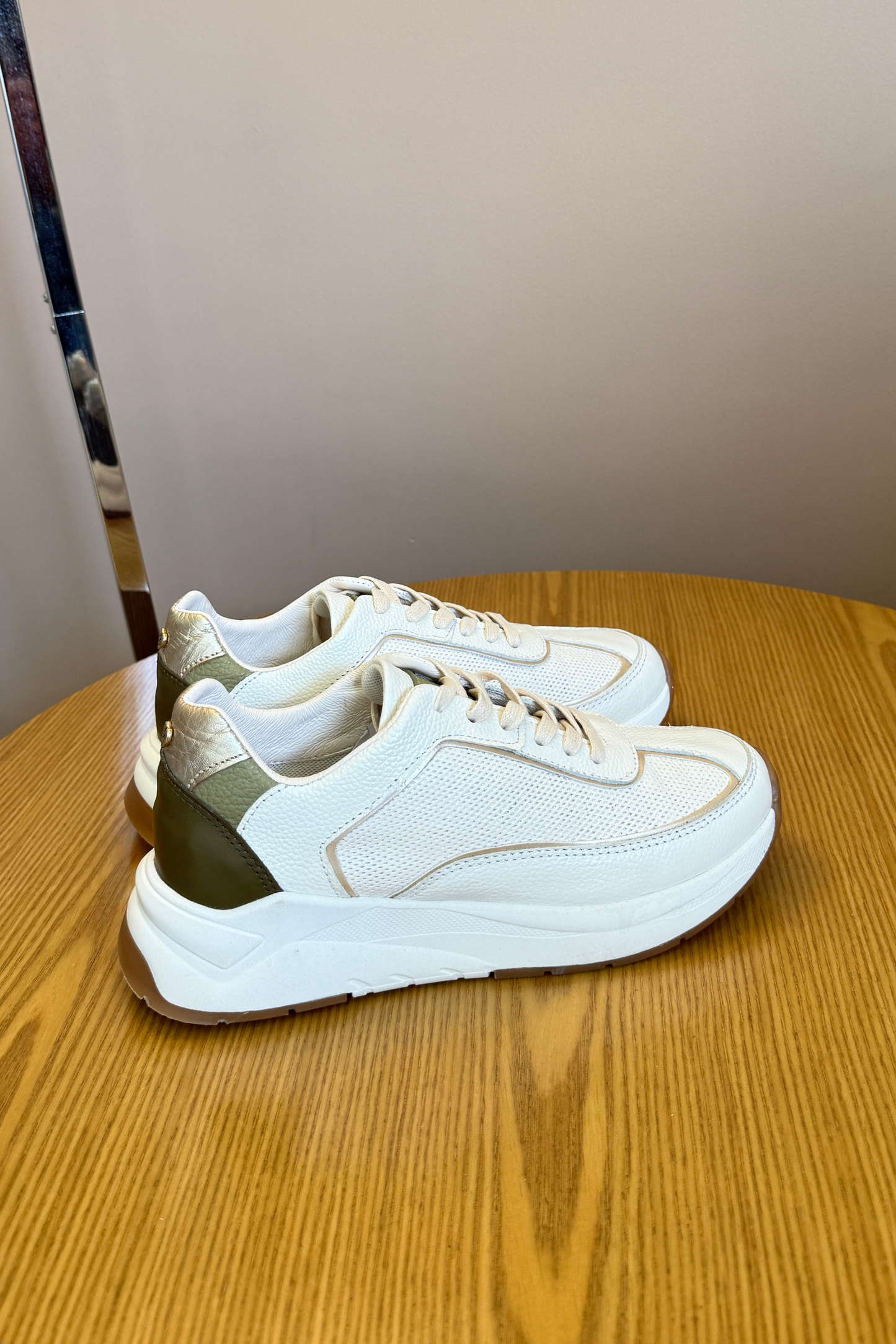 SNEAKER MOLLY - EN CUERO - PARA DAMA