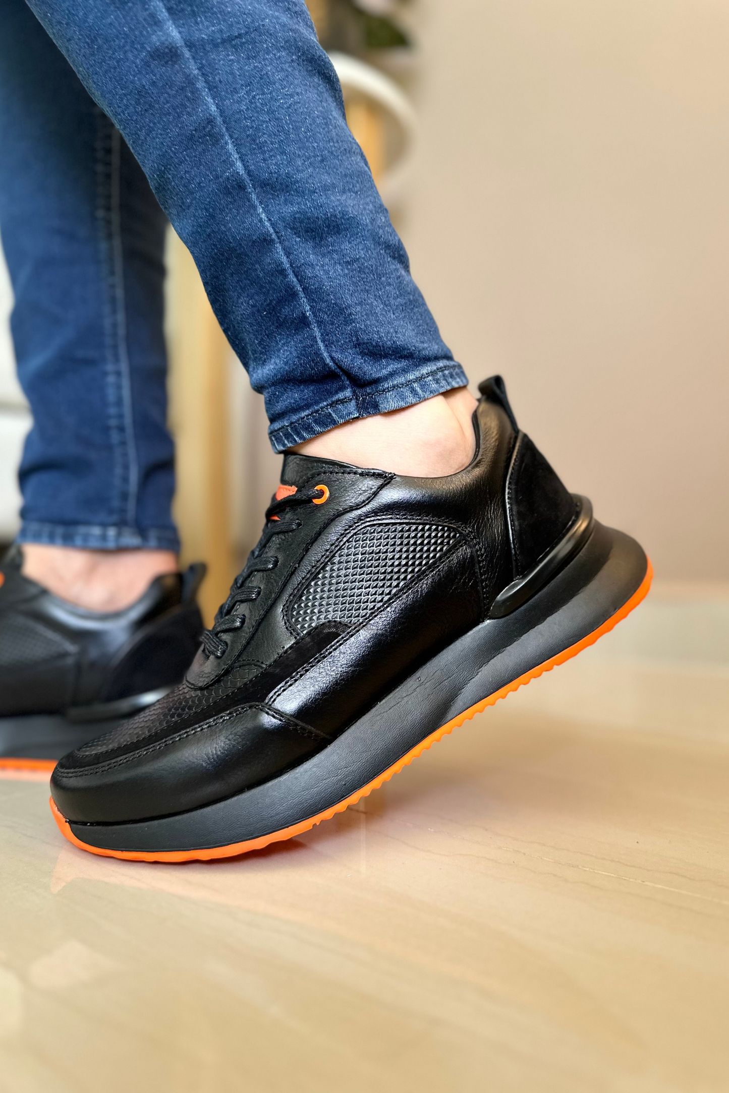 SNEAKER 2005 - EN CUERO - PARA HOMBRE - REF: SPN 3205