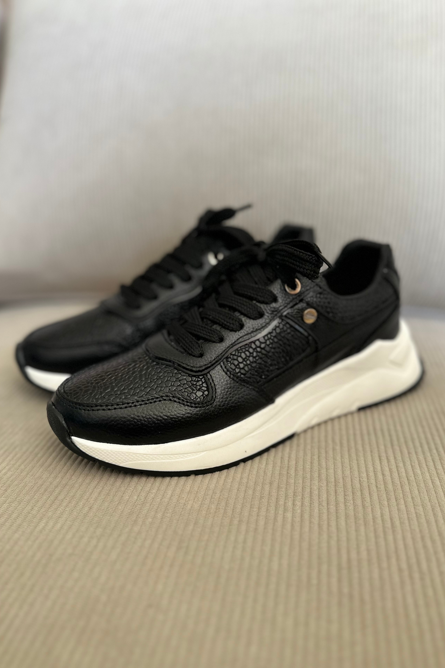 SNEAKER JULY - EN CUERO - PARA DAMA