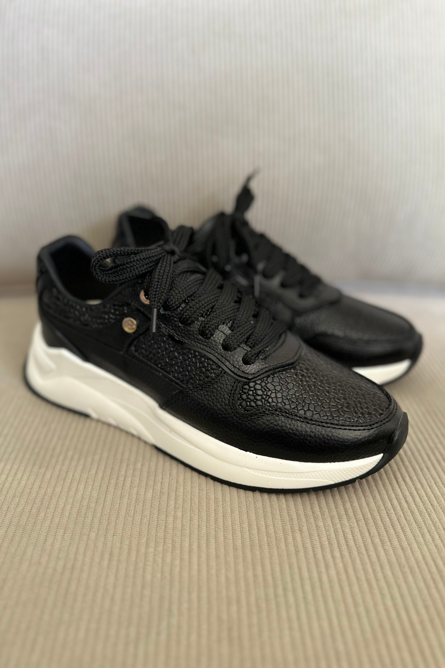 SNEAKER JULY - EN CUERO - PARA DAMA
