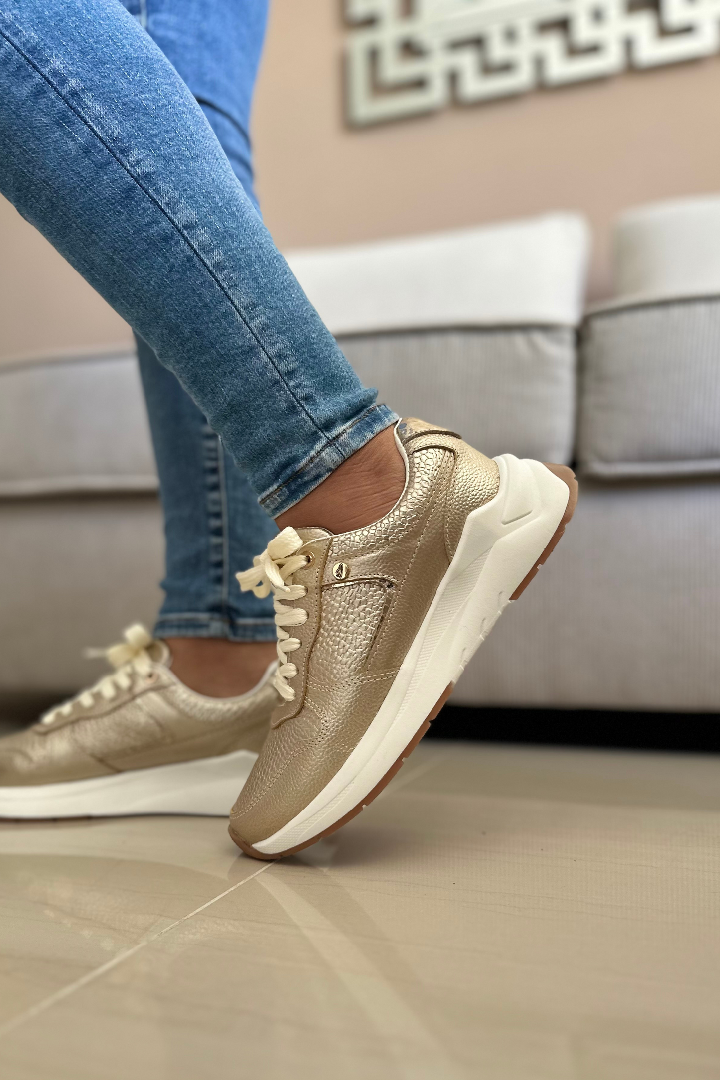 SNEAKER JULY - EN CUERO - PARA DAMA