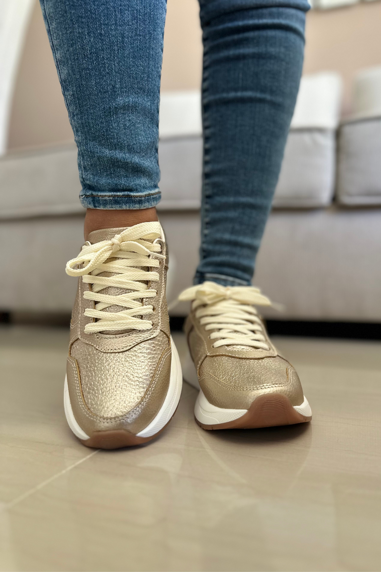 SNEAKER JULY - EN CUERO - PARA DAMA