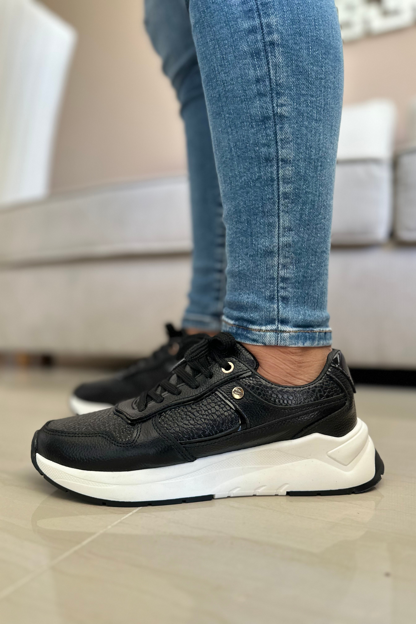 SNEAKER JULY - EN CUERO - PARA DAMA