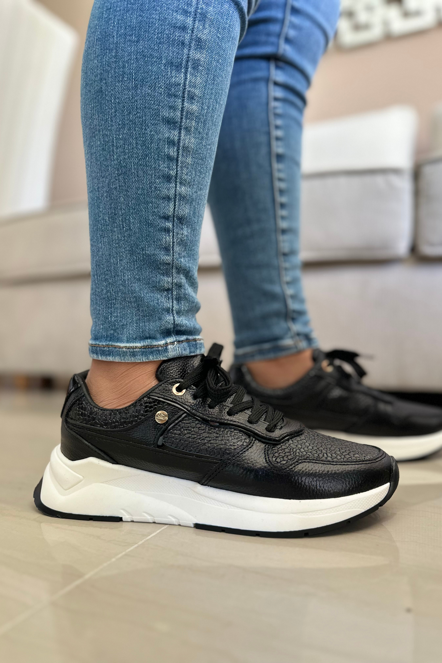 SNEAKER JULY - EN CUERO - PARA DAMA