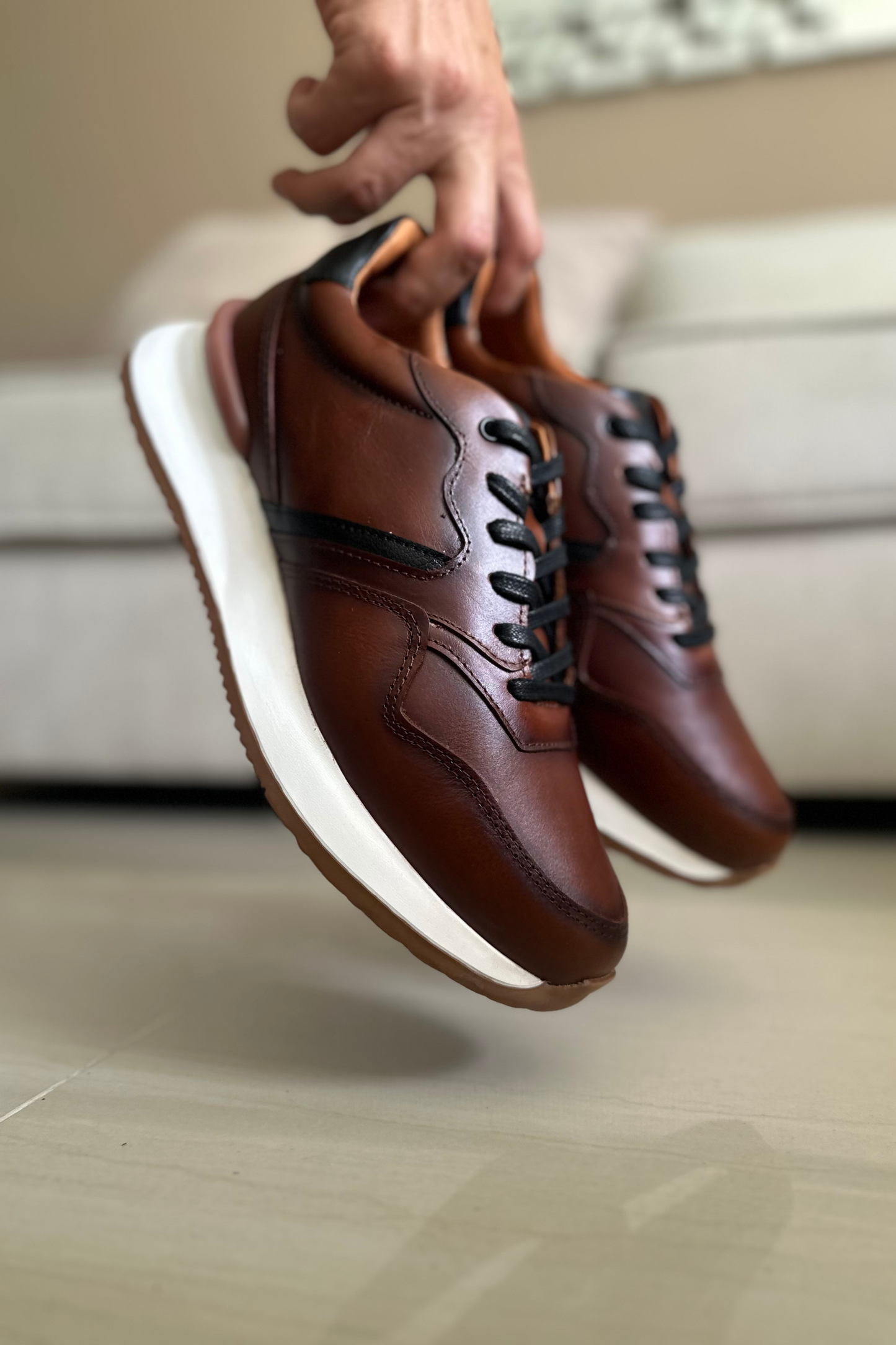 SNEAKER VIVOK - PARA HOMBRE - EN CUERO
