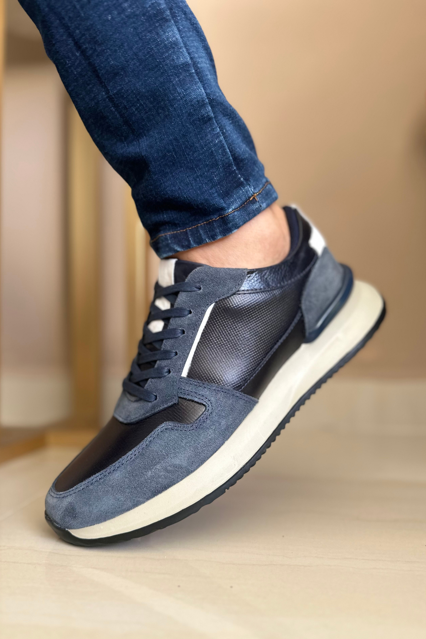 SNEAKER LIGHT - EN CUERO - PARA HOMBRE - REF: ADO 6485