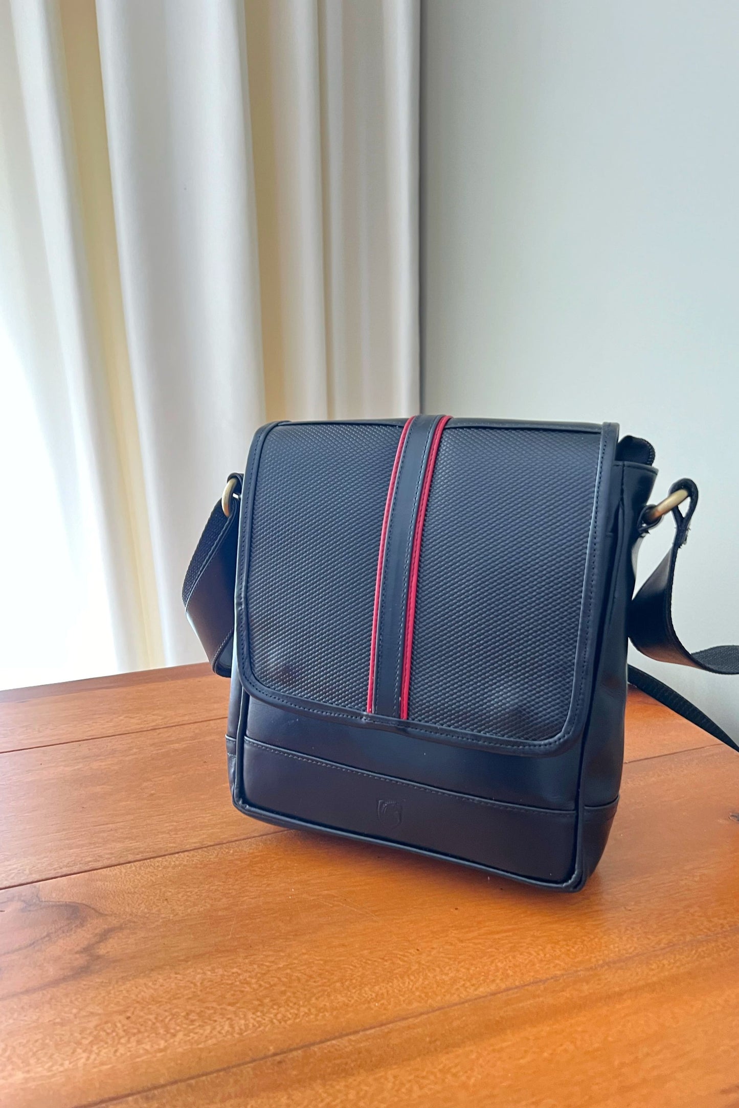 BOLSO DUNAGIRI EN CUERO NEGRO