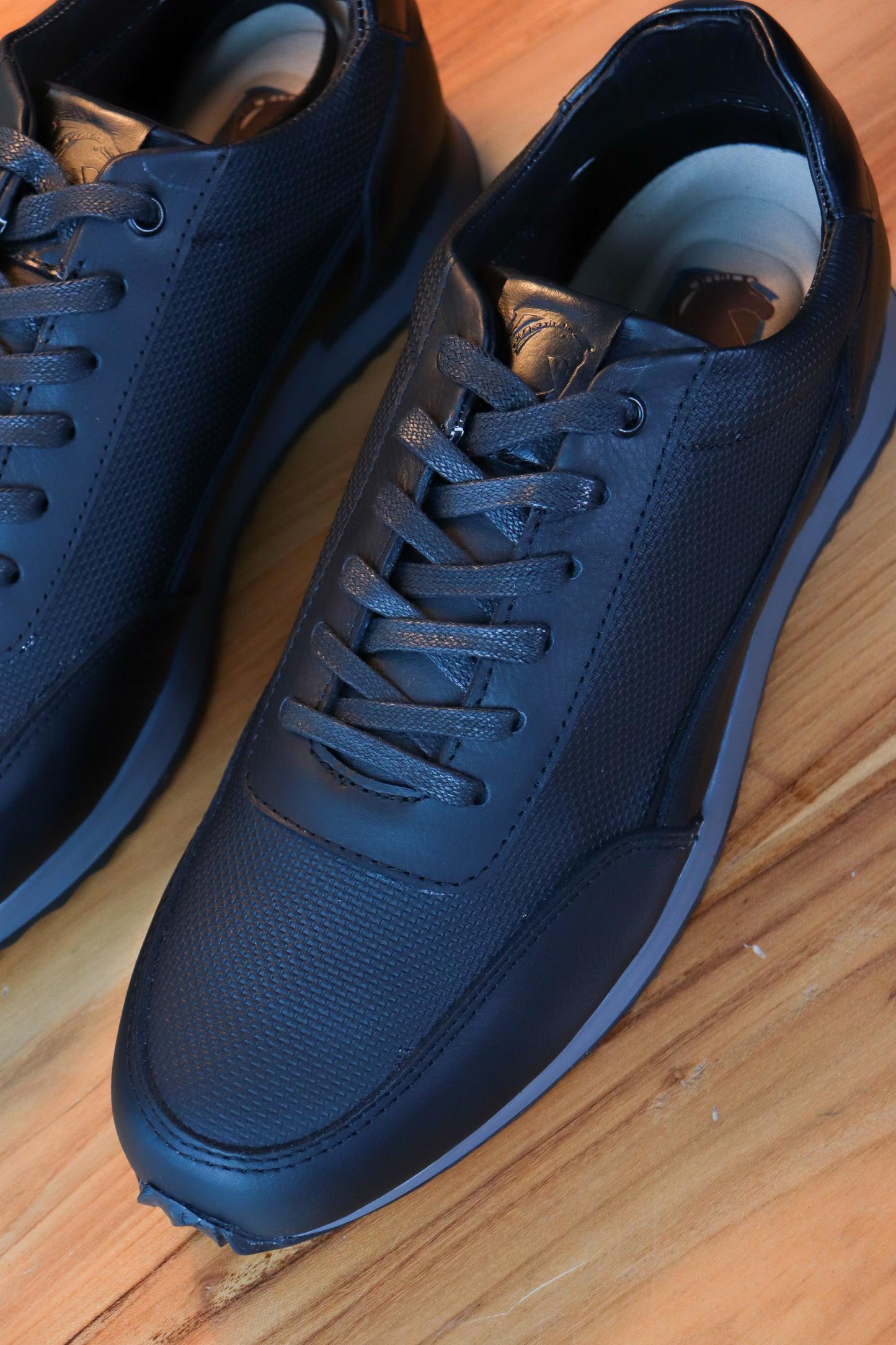 SNEAKER BUMBAII - EN CUERO - PARA HOMBRE - REF: ANT 431