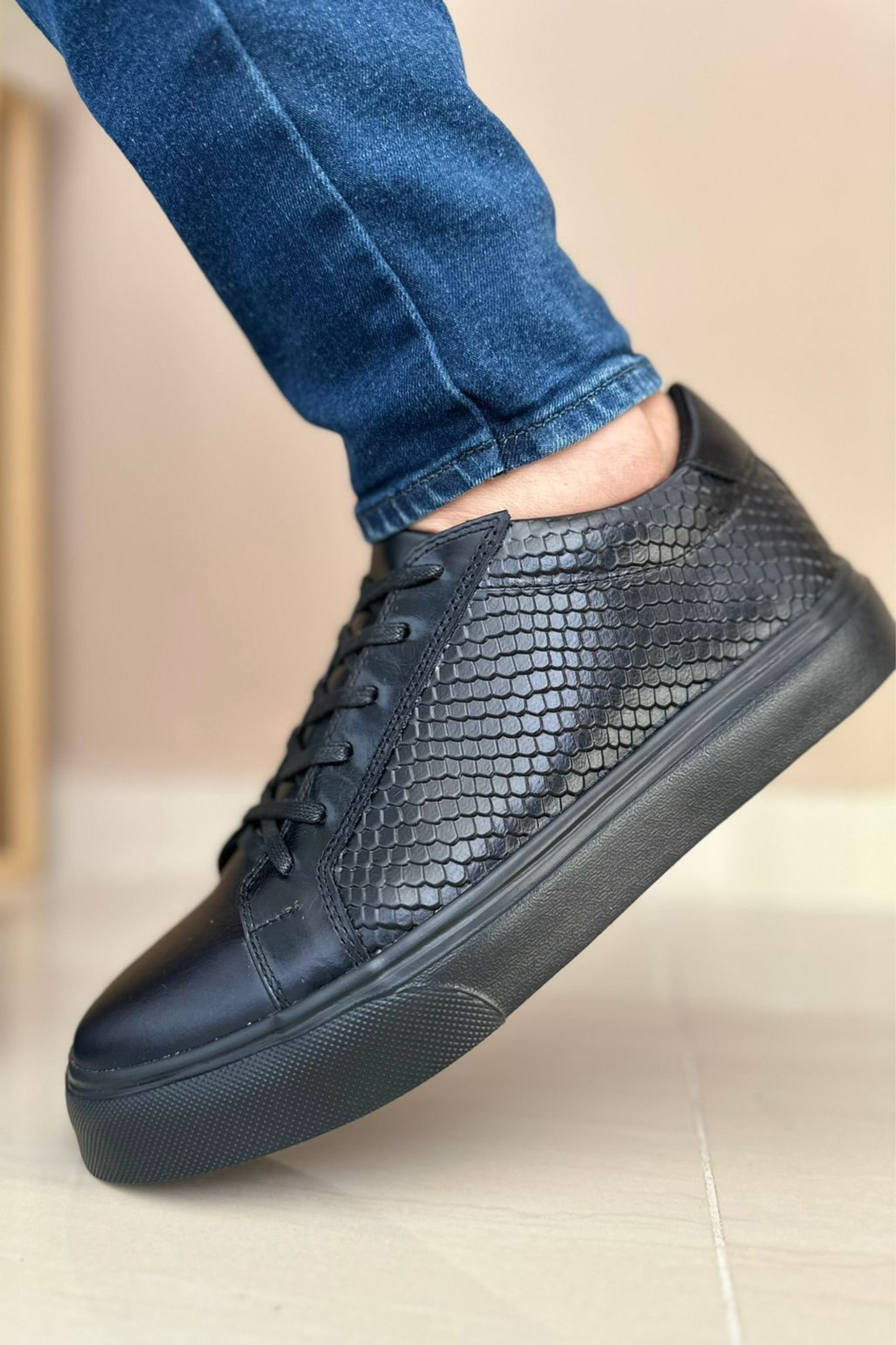 SNEAKERS KAI - PARA HOMBRE - EN CUERO - REF: 602