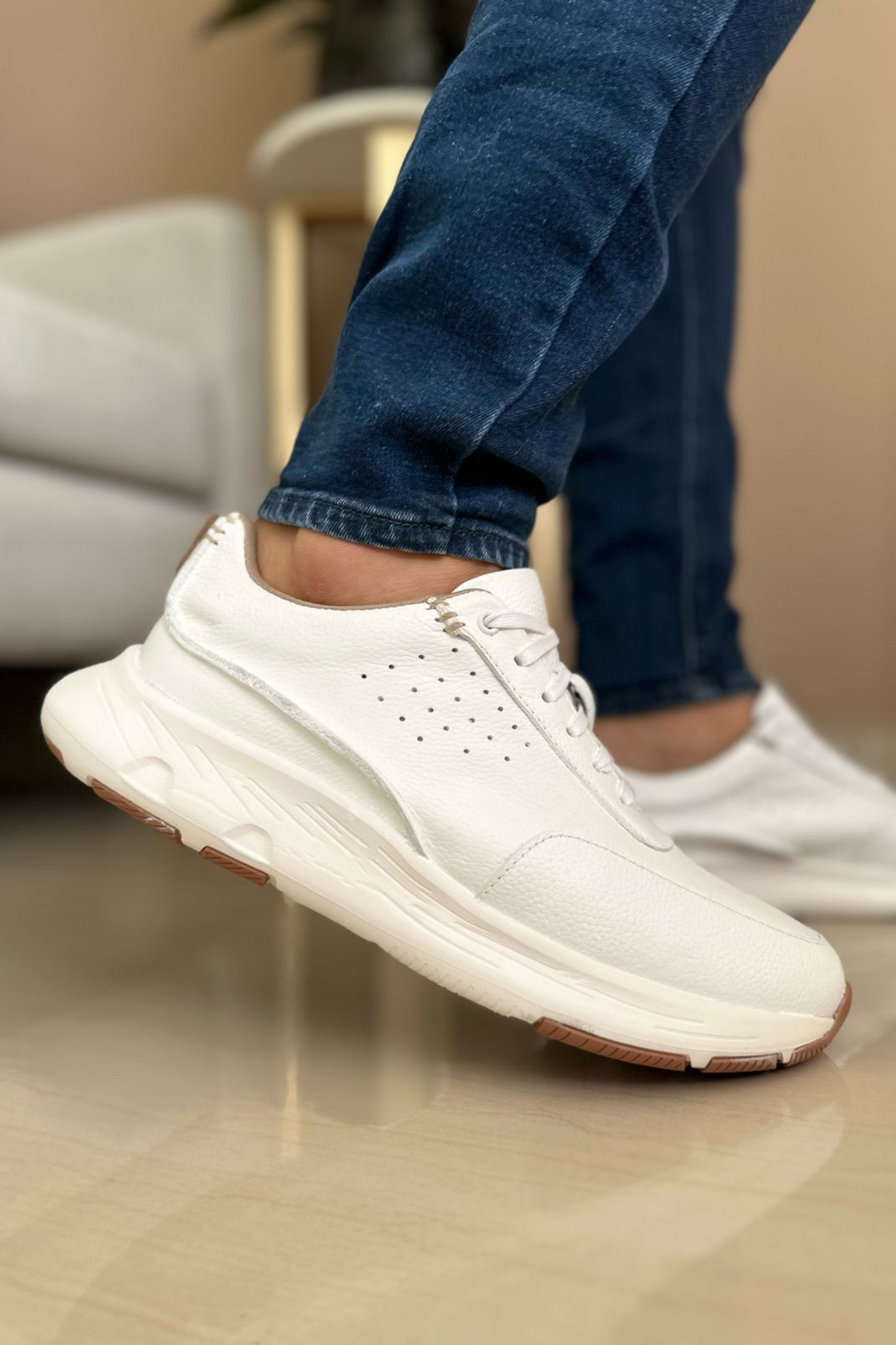 SNEAKER WHITE - EN CUERO - PARA HOMBRE - REF: BUGALA