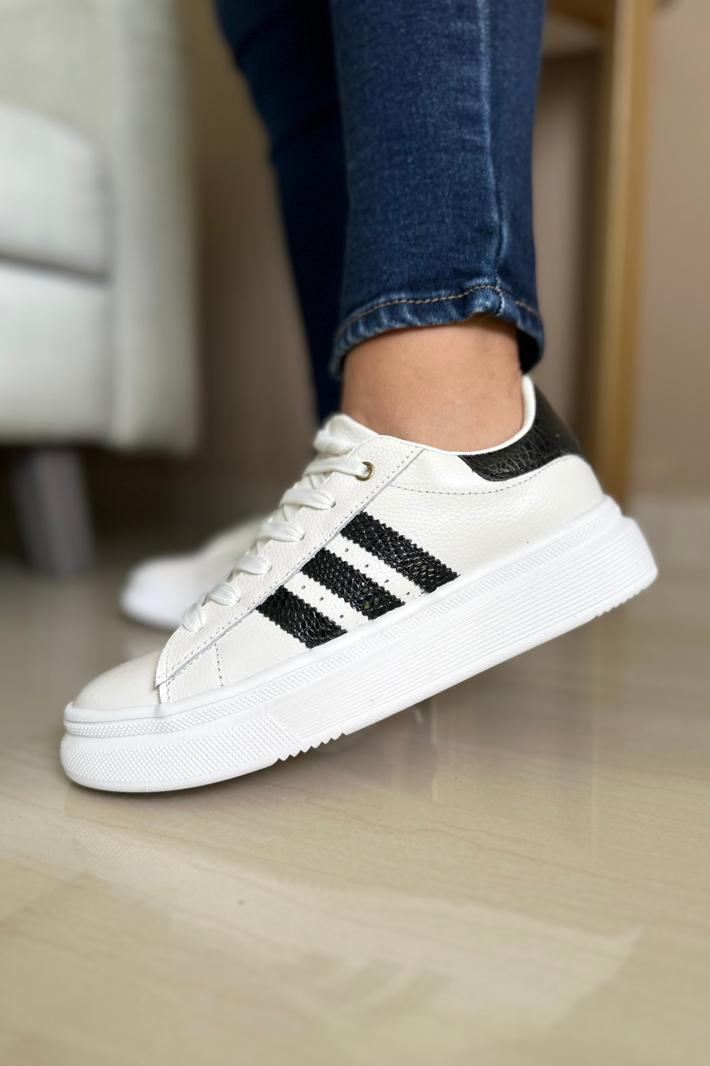 SNEAKER DRILO - EN CUERO - PARA DAMA