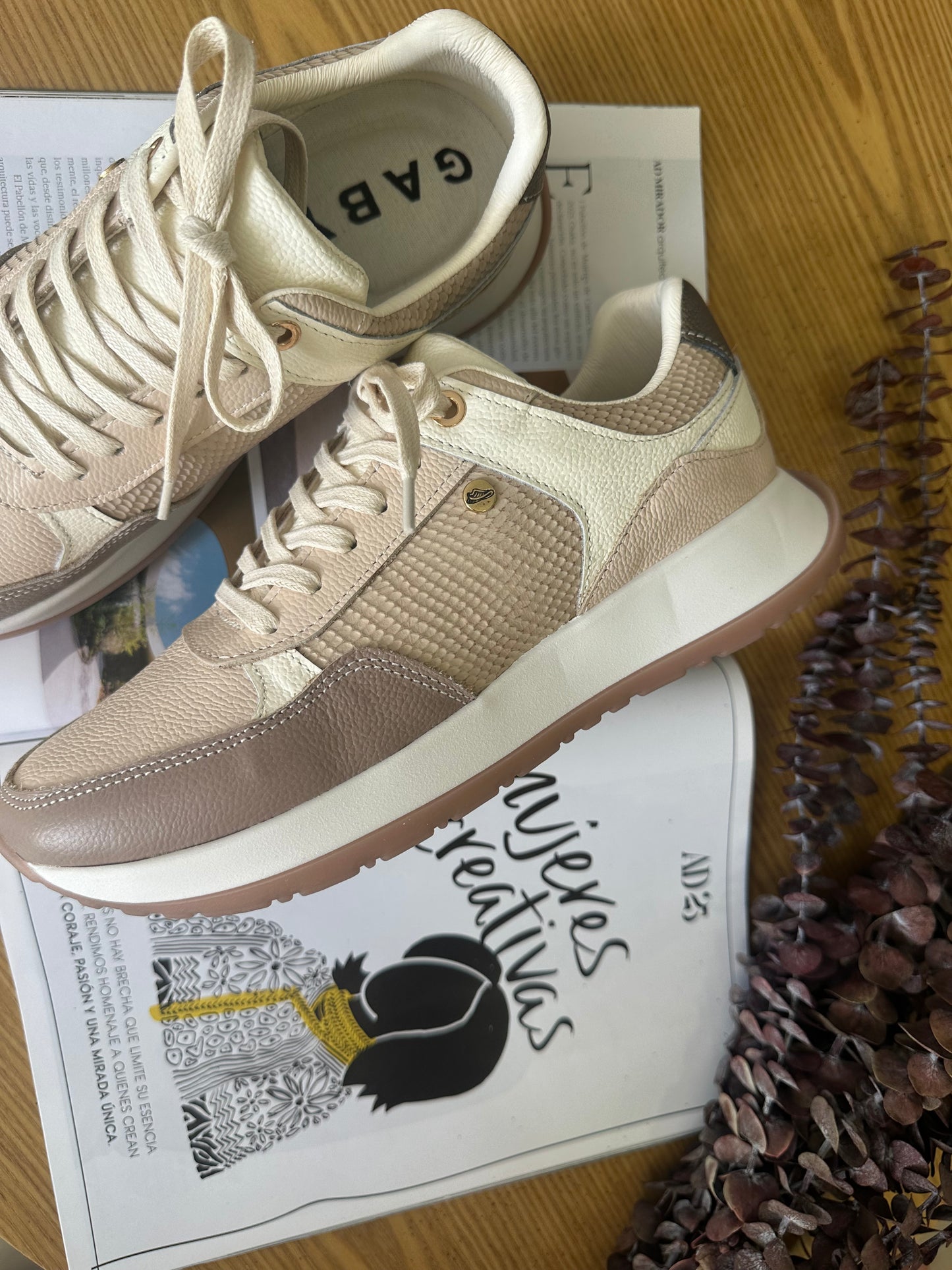 SNEAKER CHIKA - EN CUERO - PARA DAMA - REF:223
