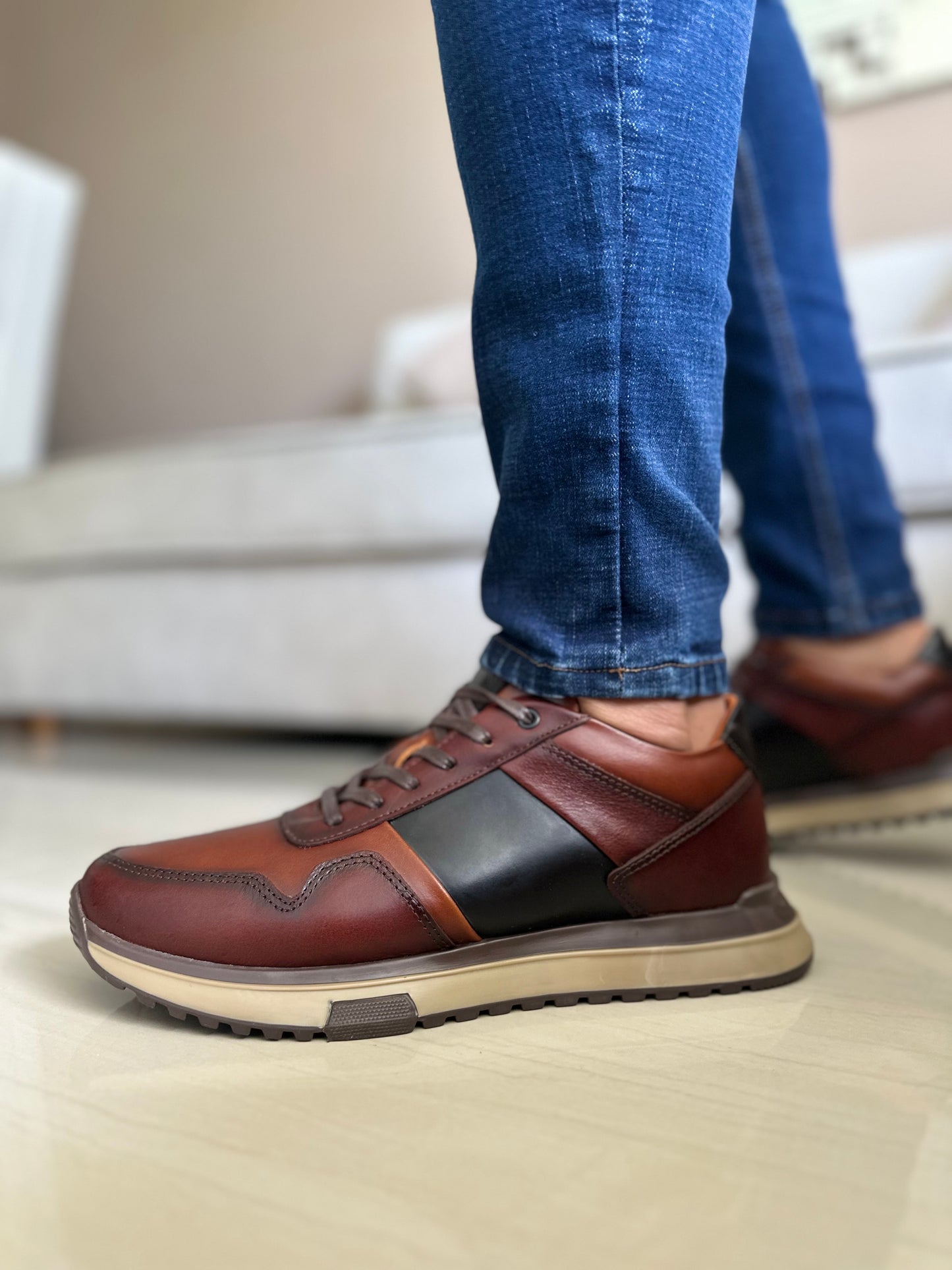 SNEAKERS LOV EN CUERO CONAC-REF