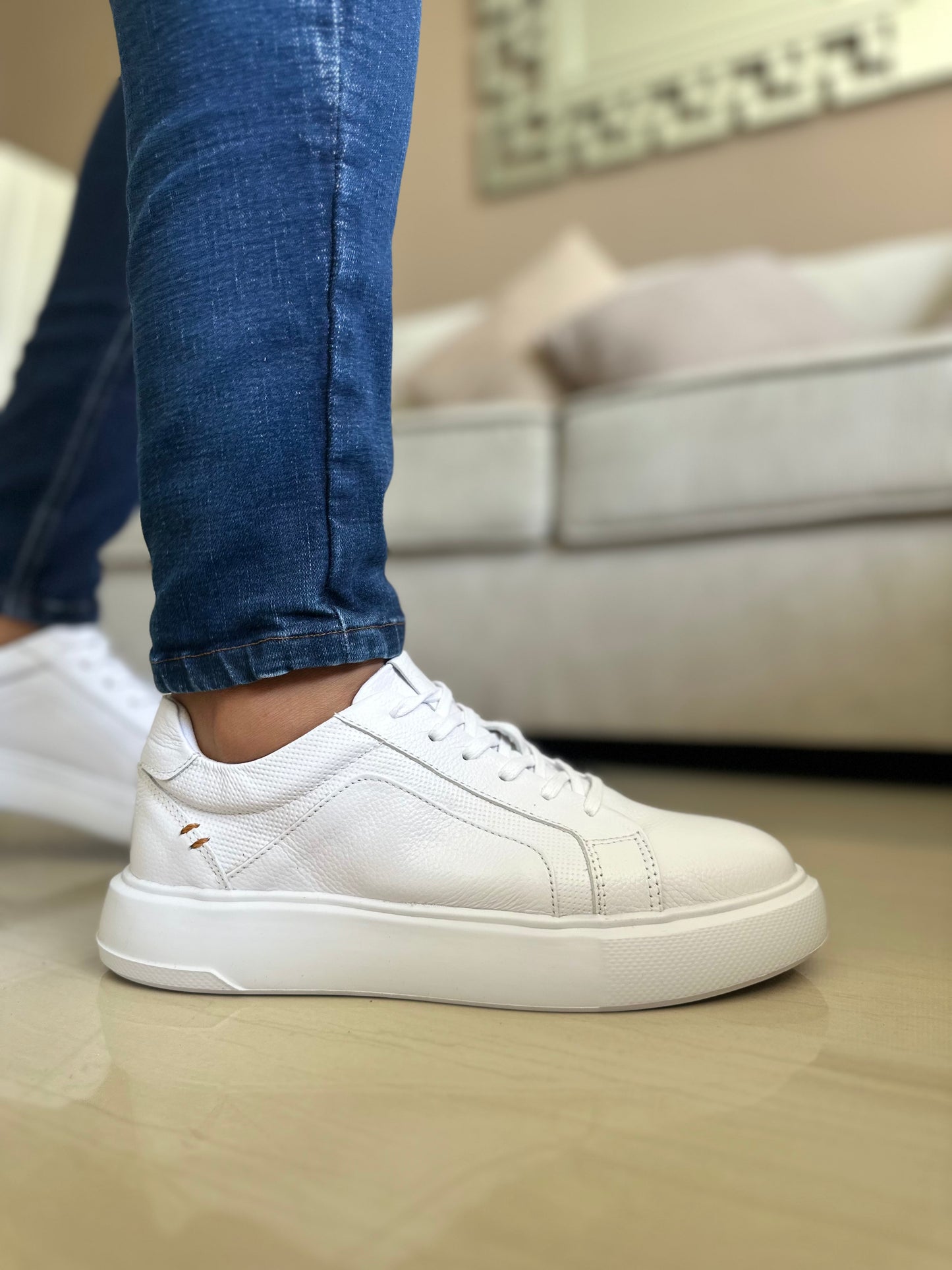 SNEAKERS EN CUERO VACUNO COLOR BLANCO -REF:533