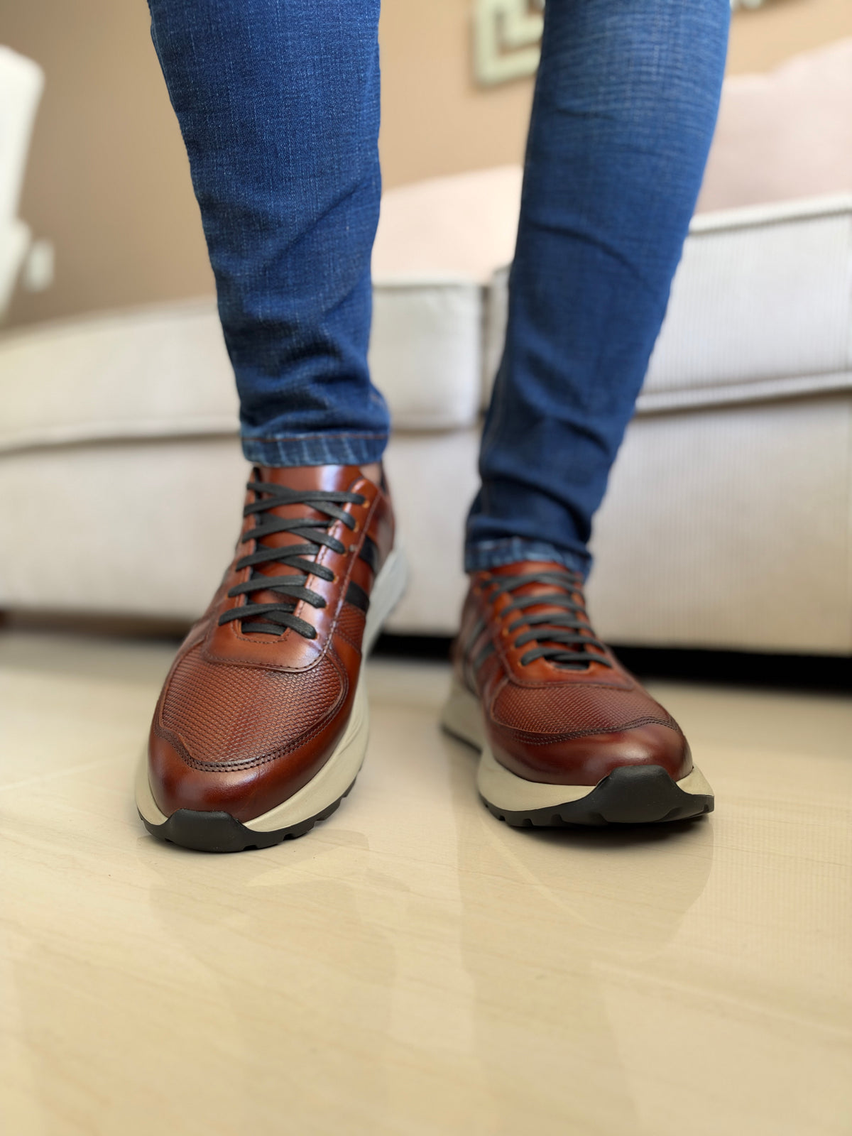 SNEAKERS CUERO-SUELA LIVIANA
