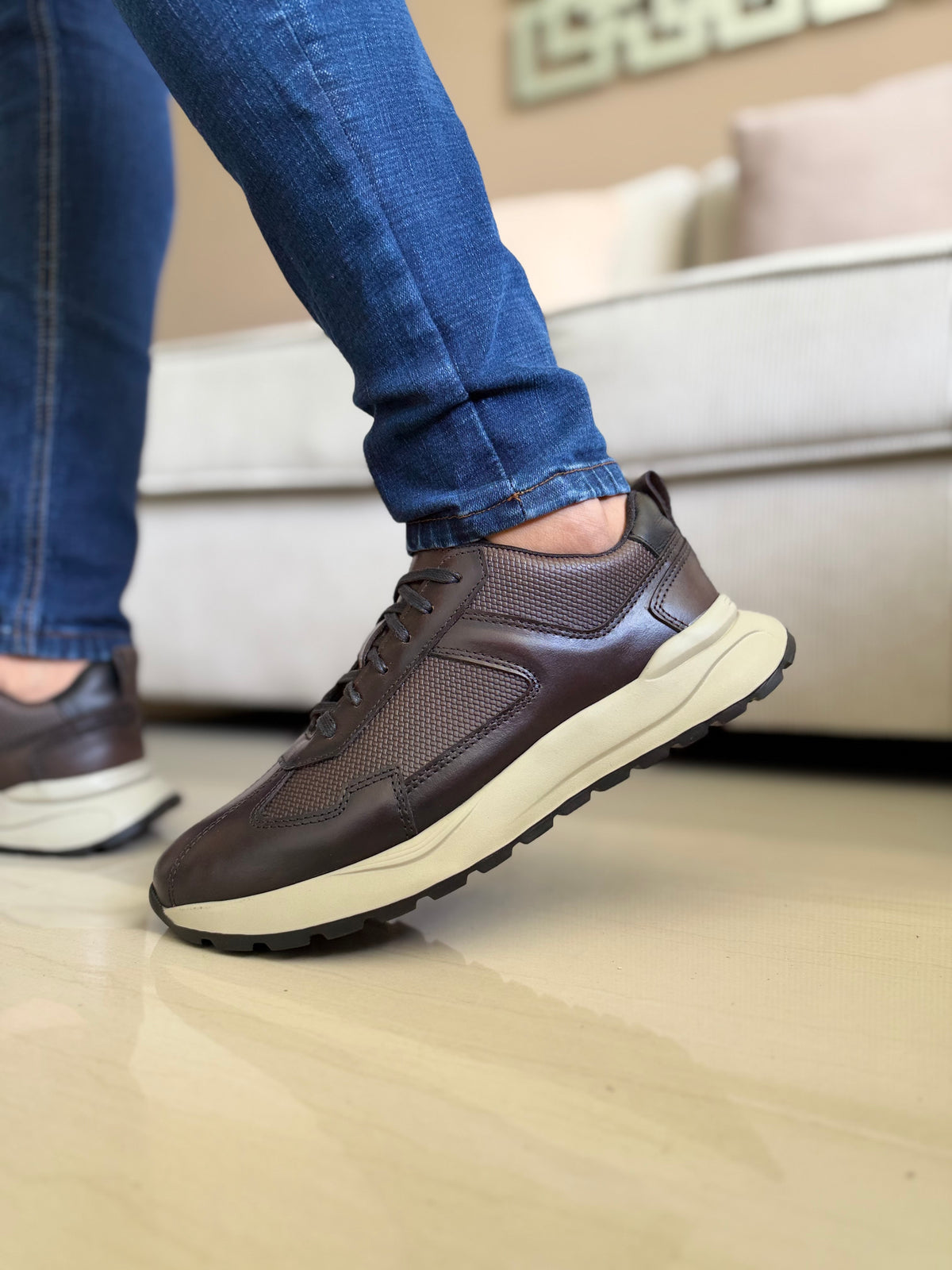 SNEAKERS CUERO-SUELA LIVIANA