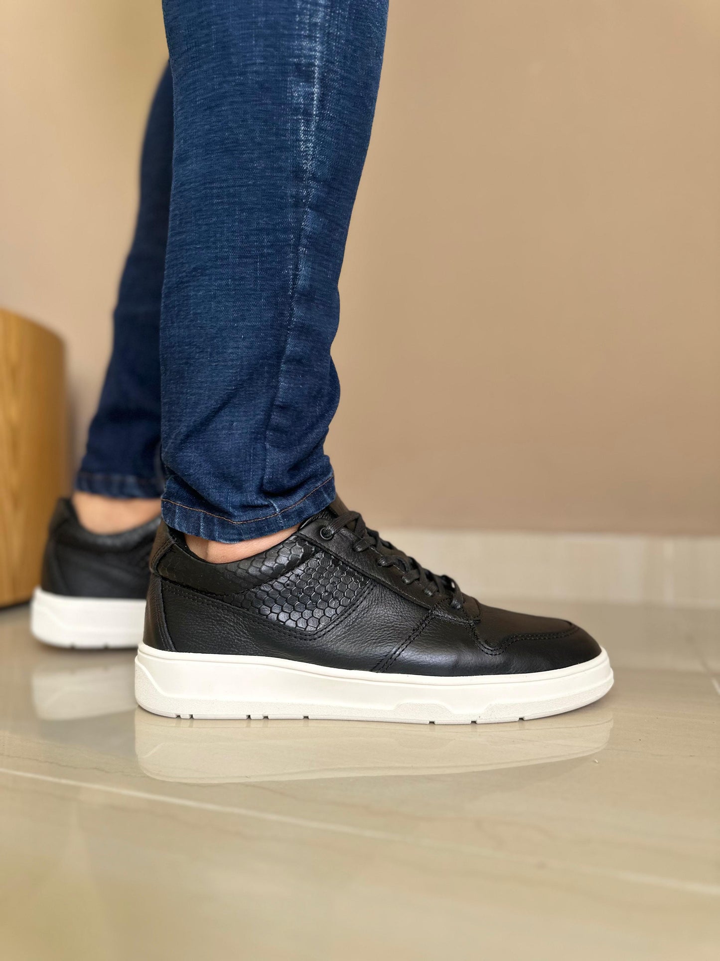 SNEAKER - EN CUERO - PARA HOMBRE