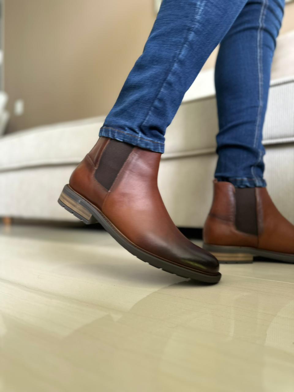 BOTA LOCK - EN CUERO - PARA HOMBRE