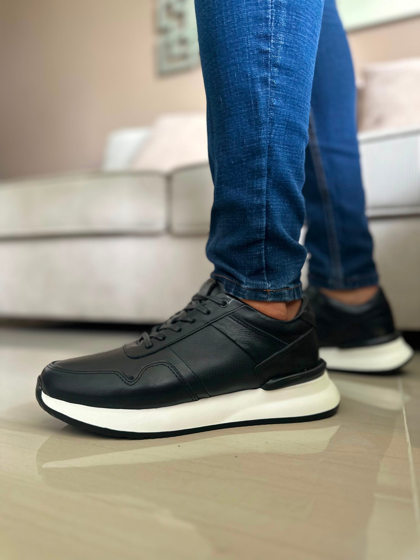 SNEAKERS MOU -CUERO REF: