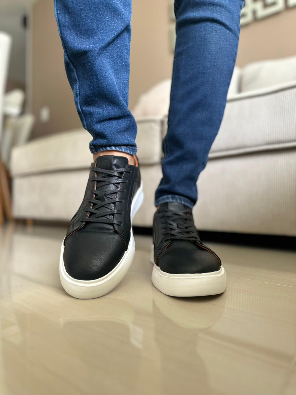 SNEAKERS EN CUERO VACUNO COLOR NEGRO -REF:533