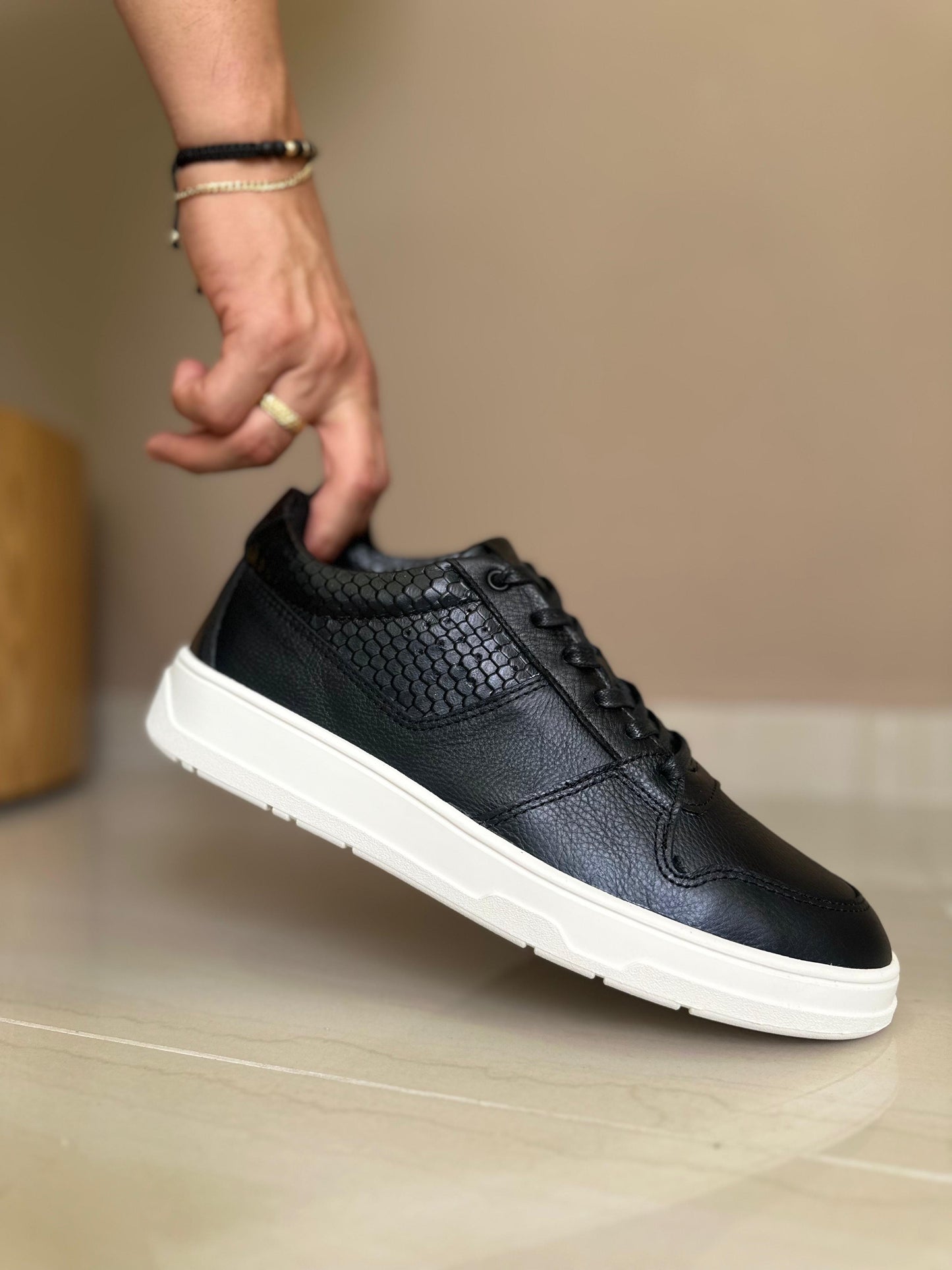 SNEAKER - EN CUERO - PARA HOMBRE