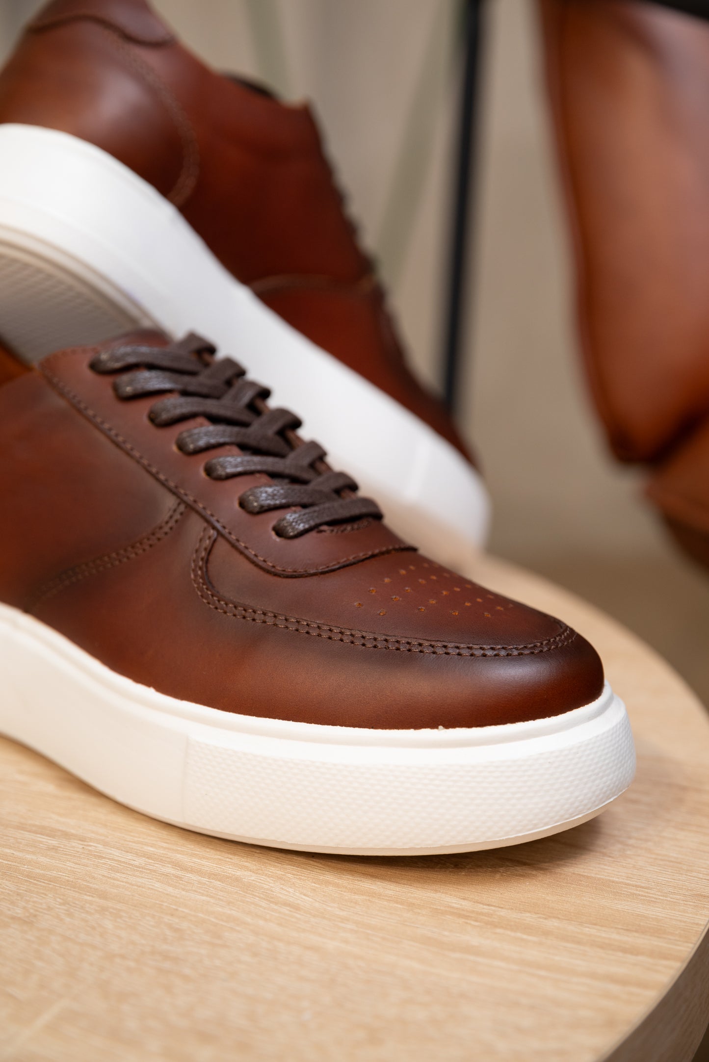 SNEAKERS POU CUERO-SUELA LIVIANA