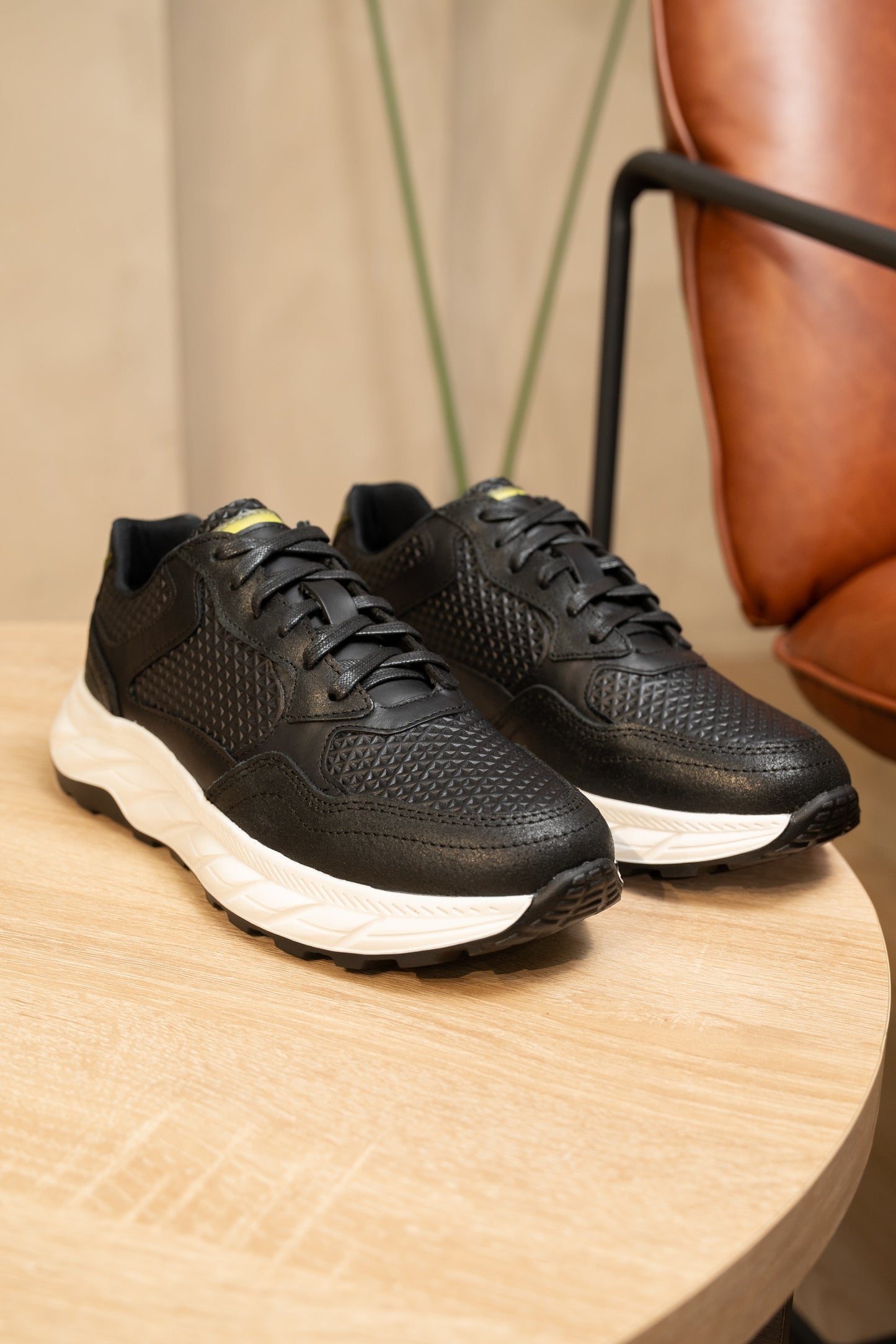 SNEAKERS CRIL- CUERO VACUNO NEGRO-REF TINJACA