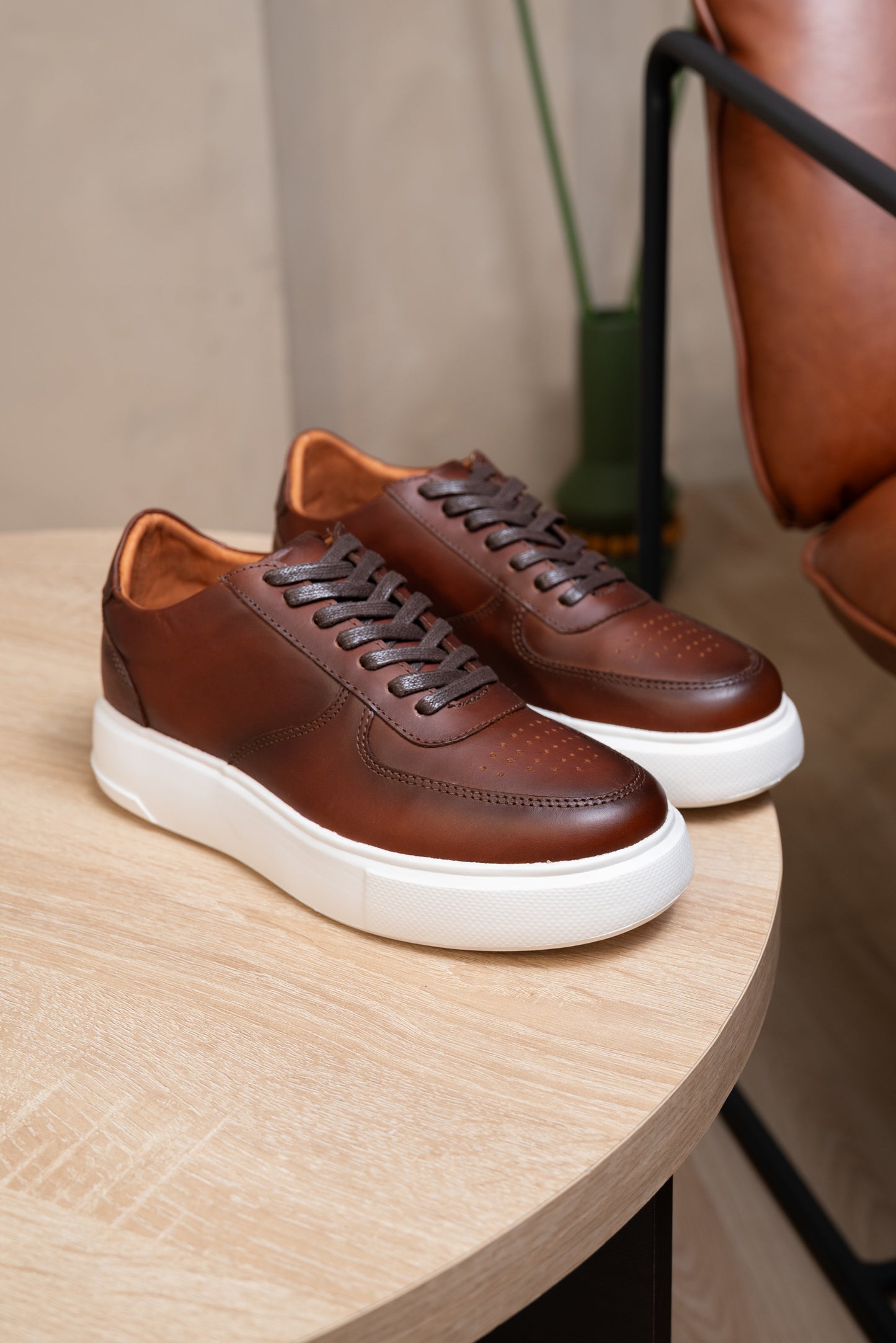 SNEAKERS POU CUERO-SUELA LIVIANA
