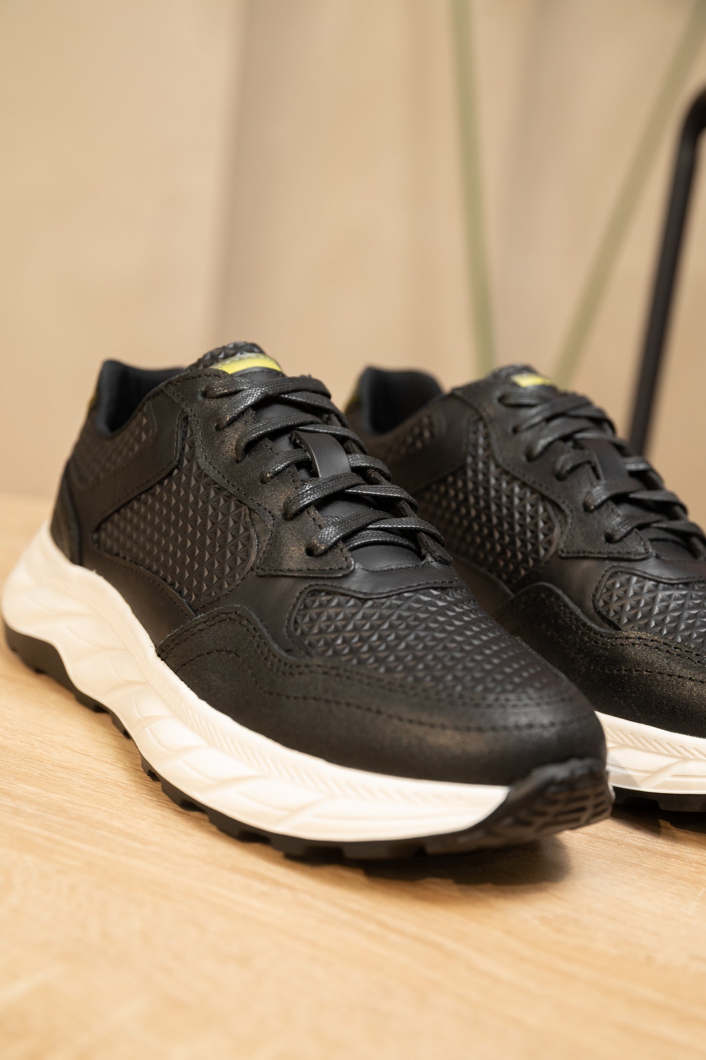 SNEAKERS CRIL- CUERO VACUNO NEGRO-REF TINJACA