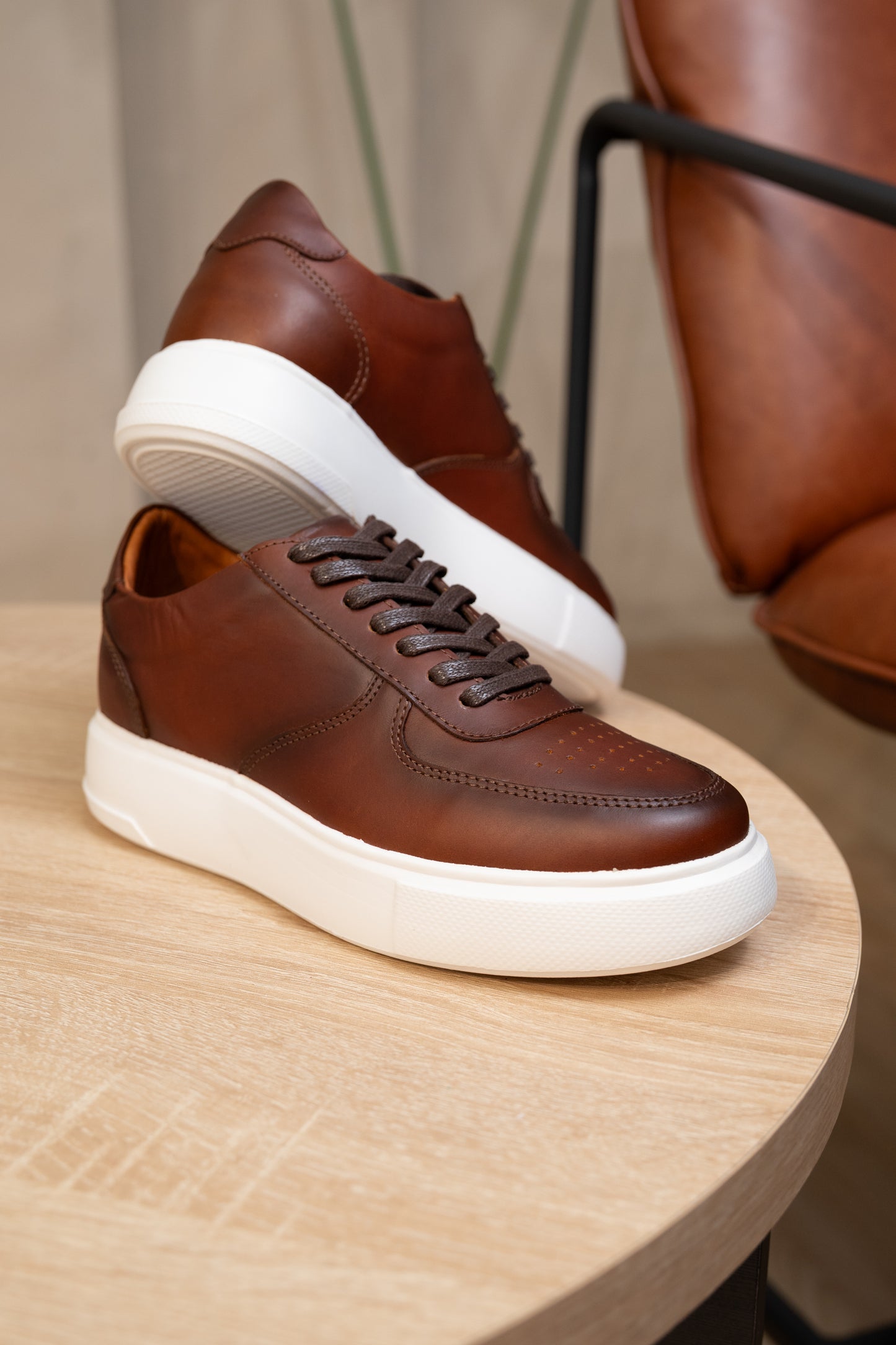 SNEAKERS POU CUERO-SUELA LIVIANA