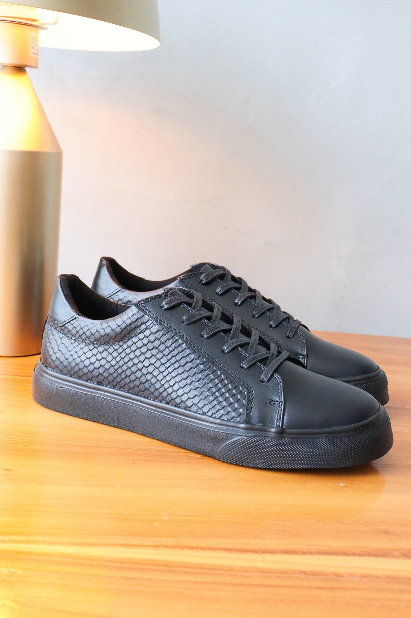 SNEAKERS KAI - PARA HOMBRE - EN CUERO - REF: 602