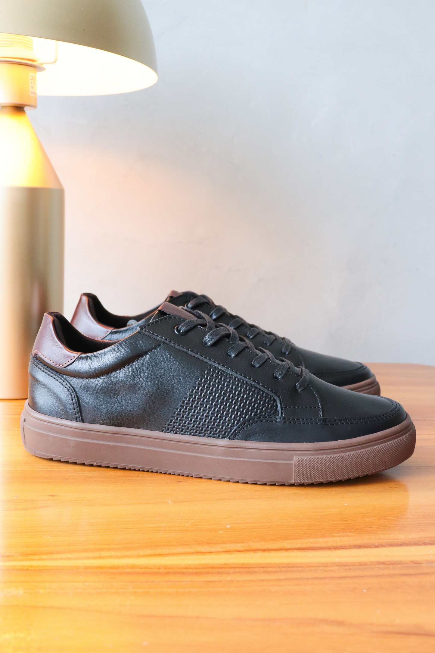 SNEAKERS MEW - PARA HOMBRE - EN CUERO - REF: 575