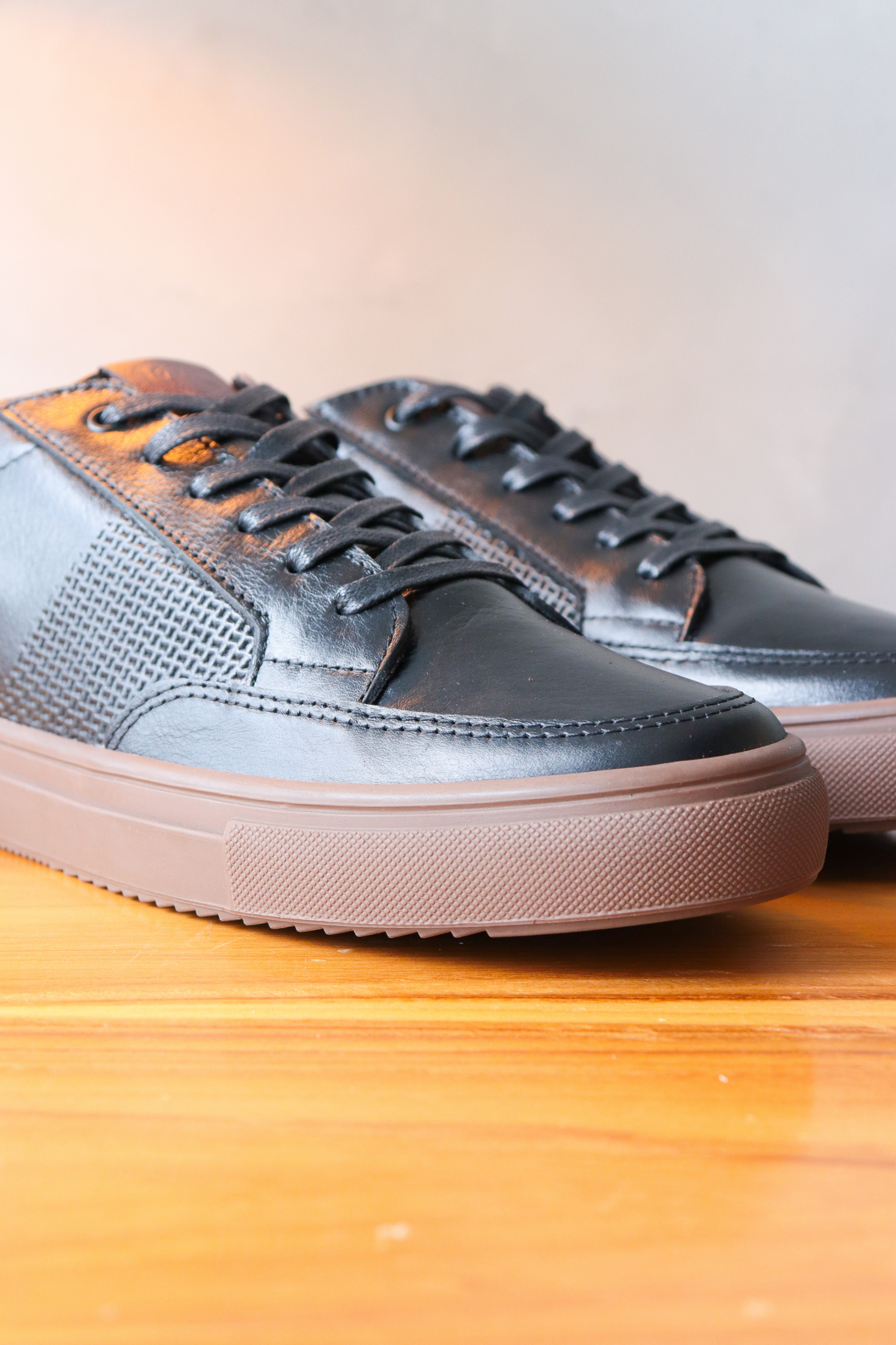 SNEAKERS MEW - PARA HOMBRE - EN CUERO - REF: 575