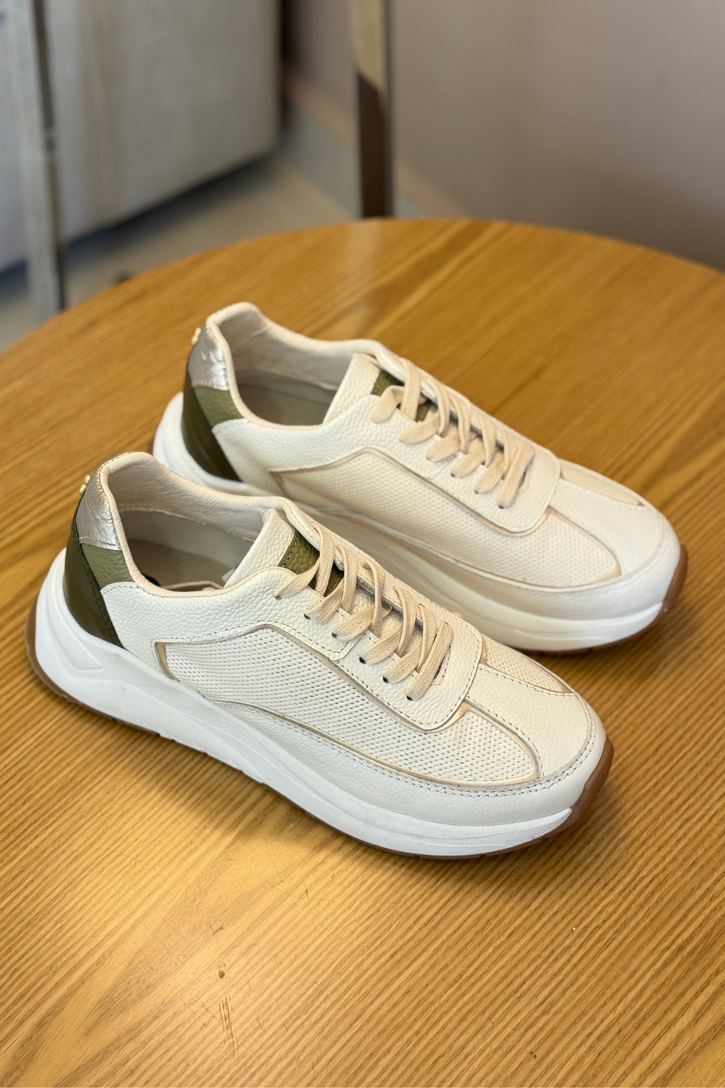 SNEAKER MOLLY - EN CUERO - PARA DAMA
