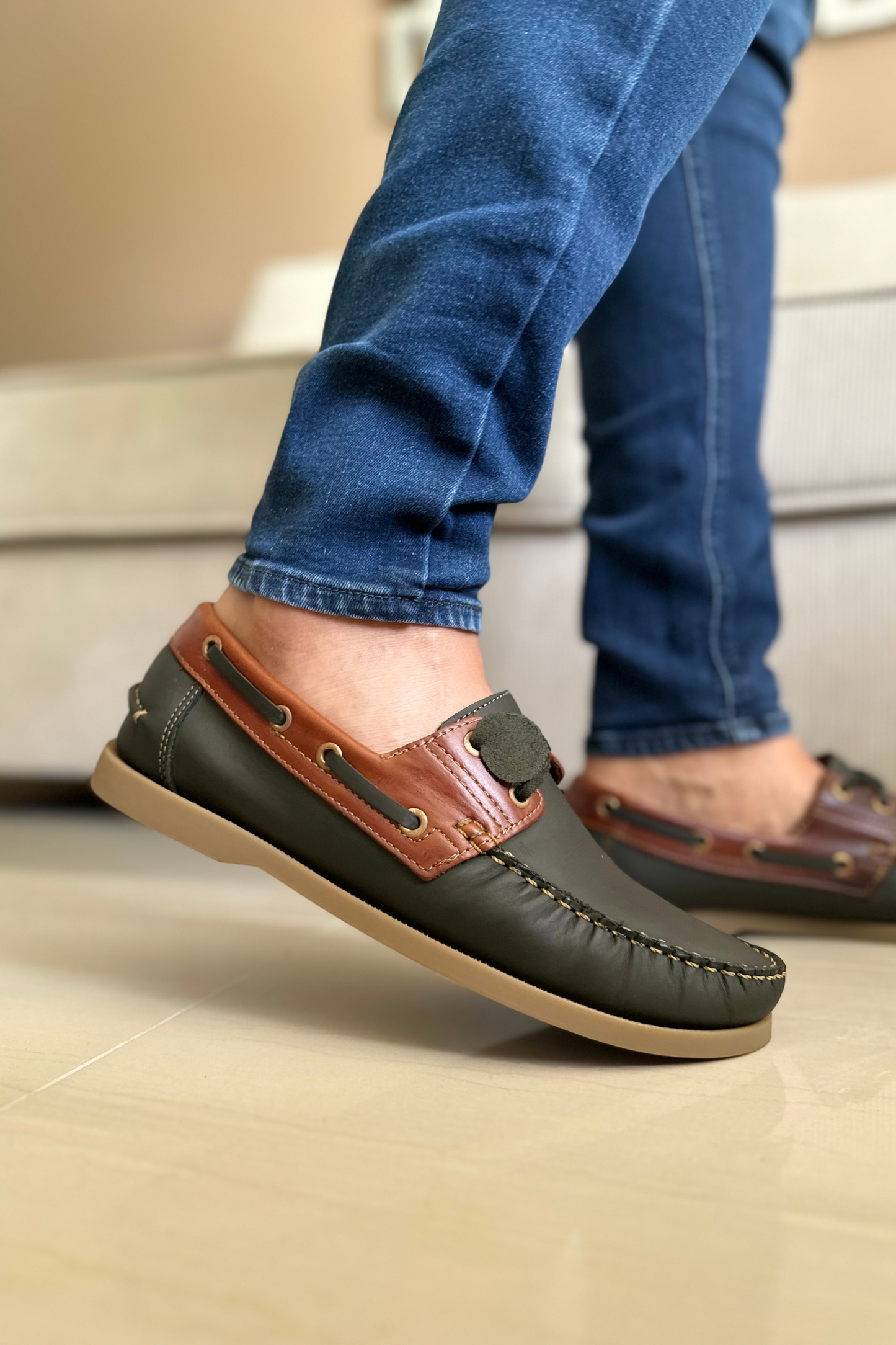 APACHES FRONT CUERO REF: 731