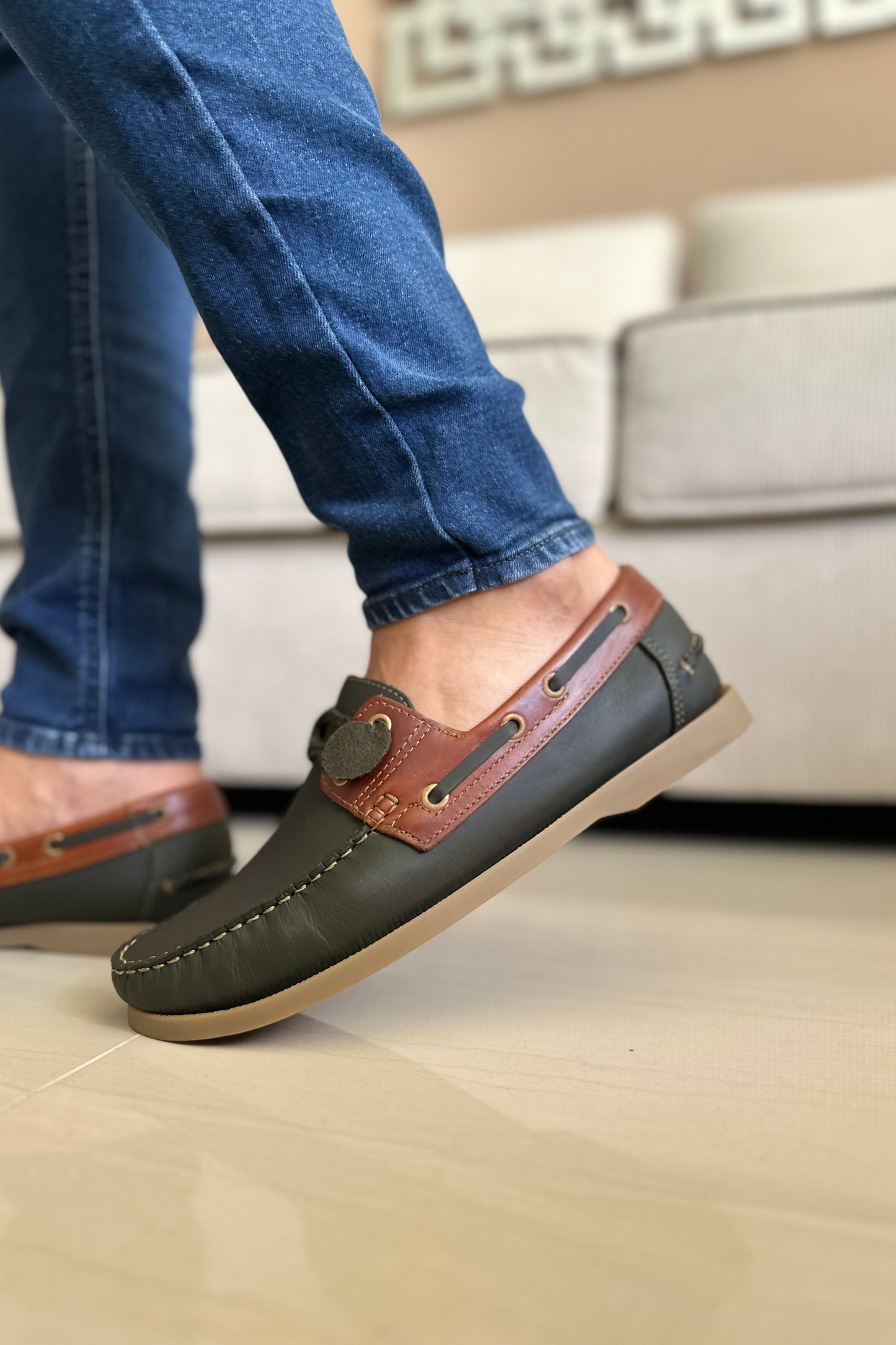 APACHES FRONT CUERO REF: 731