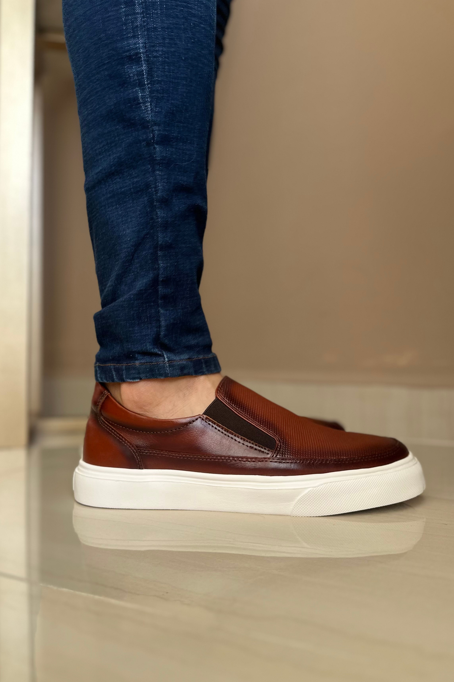 SNEAKER YIRE - EN CUERO - PARA HOMBRE - REF: 615