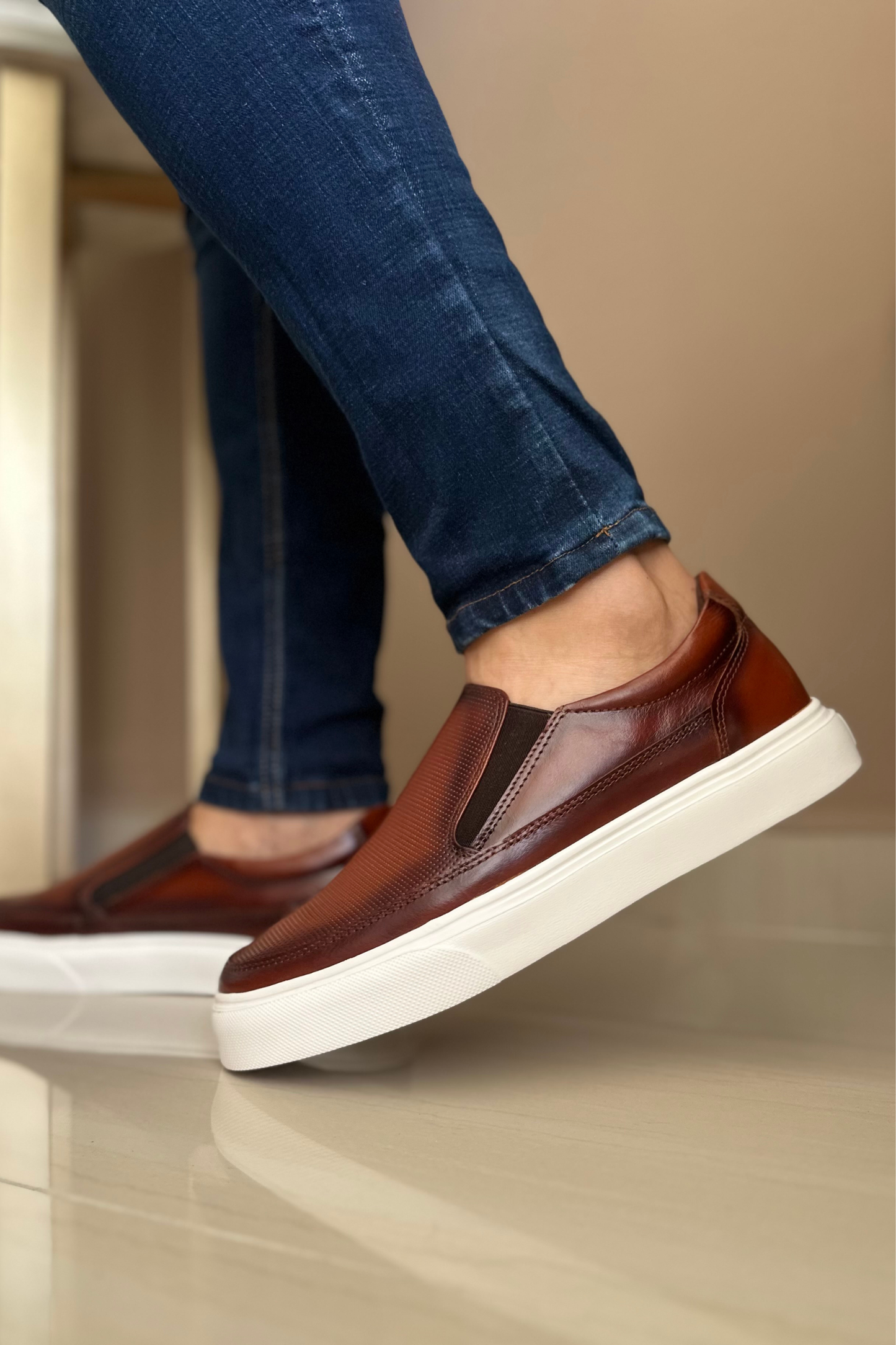 SNEAKER YIRE - EN CUERO - PARA HOMBRE - REF: 615