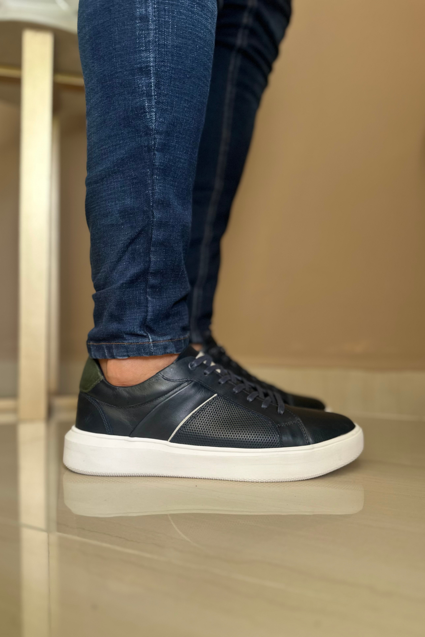 SNEAKER TOREC - EN CUERO - PARA HOMBRE - REF: SPN 3220