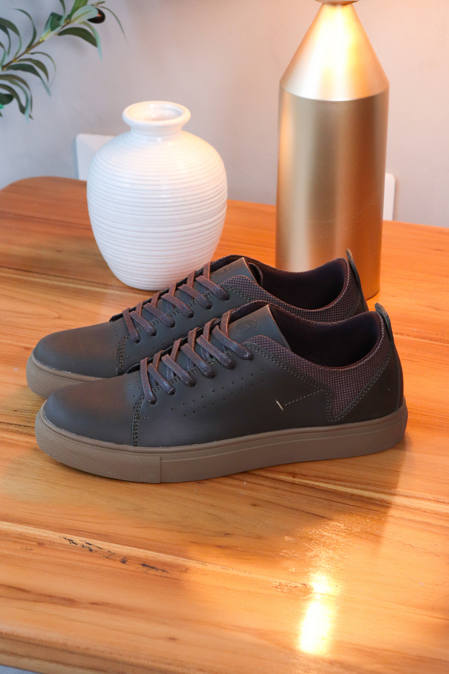 SNEAKERS LIGHT - PARA HOMBRE - CUERO