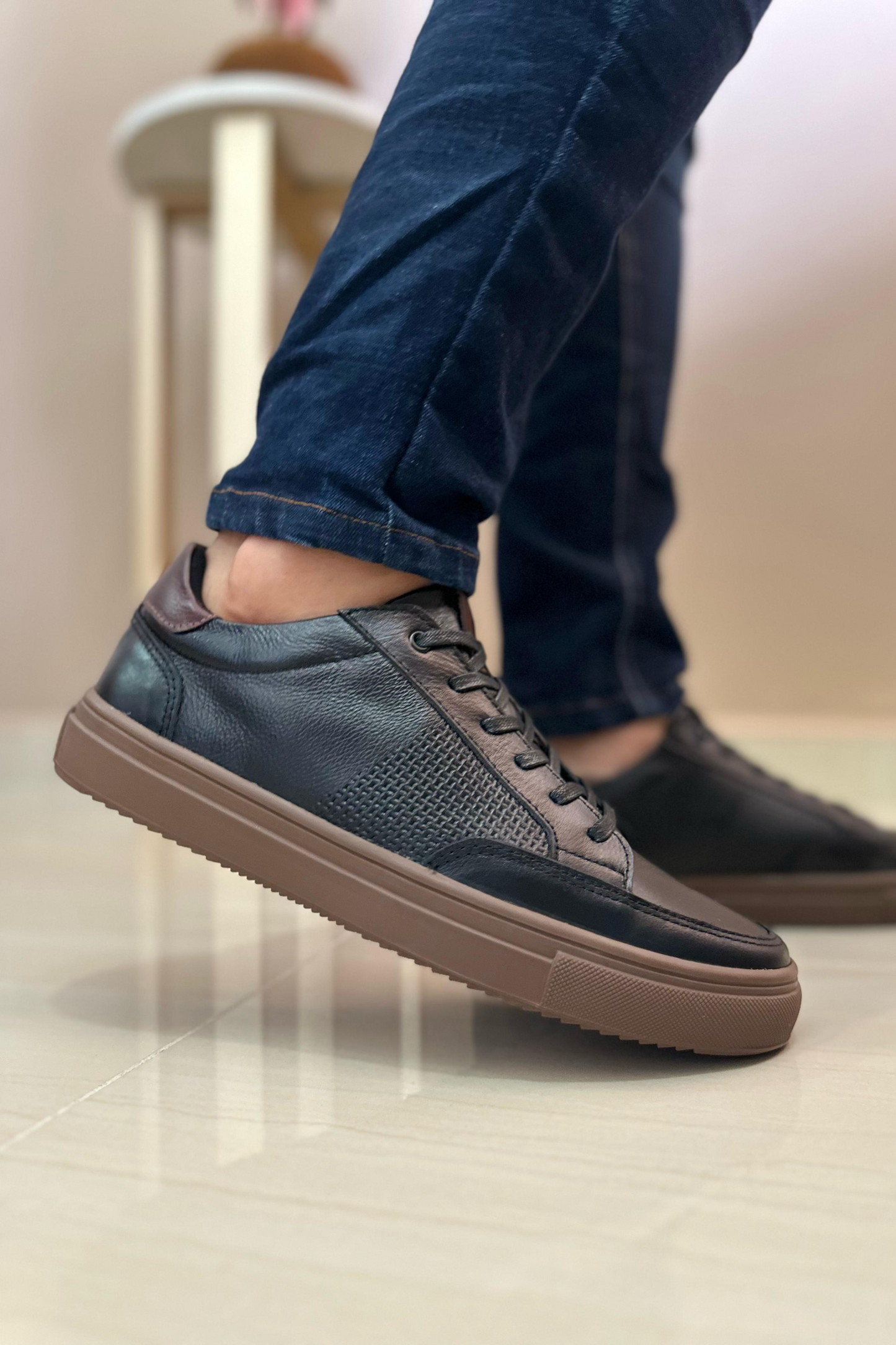 SNEAKERS MEW - PARA HOMBRE - EN CUERO - REF: 575