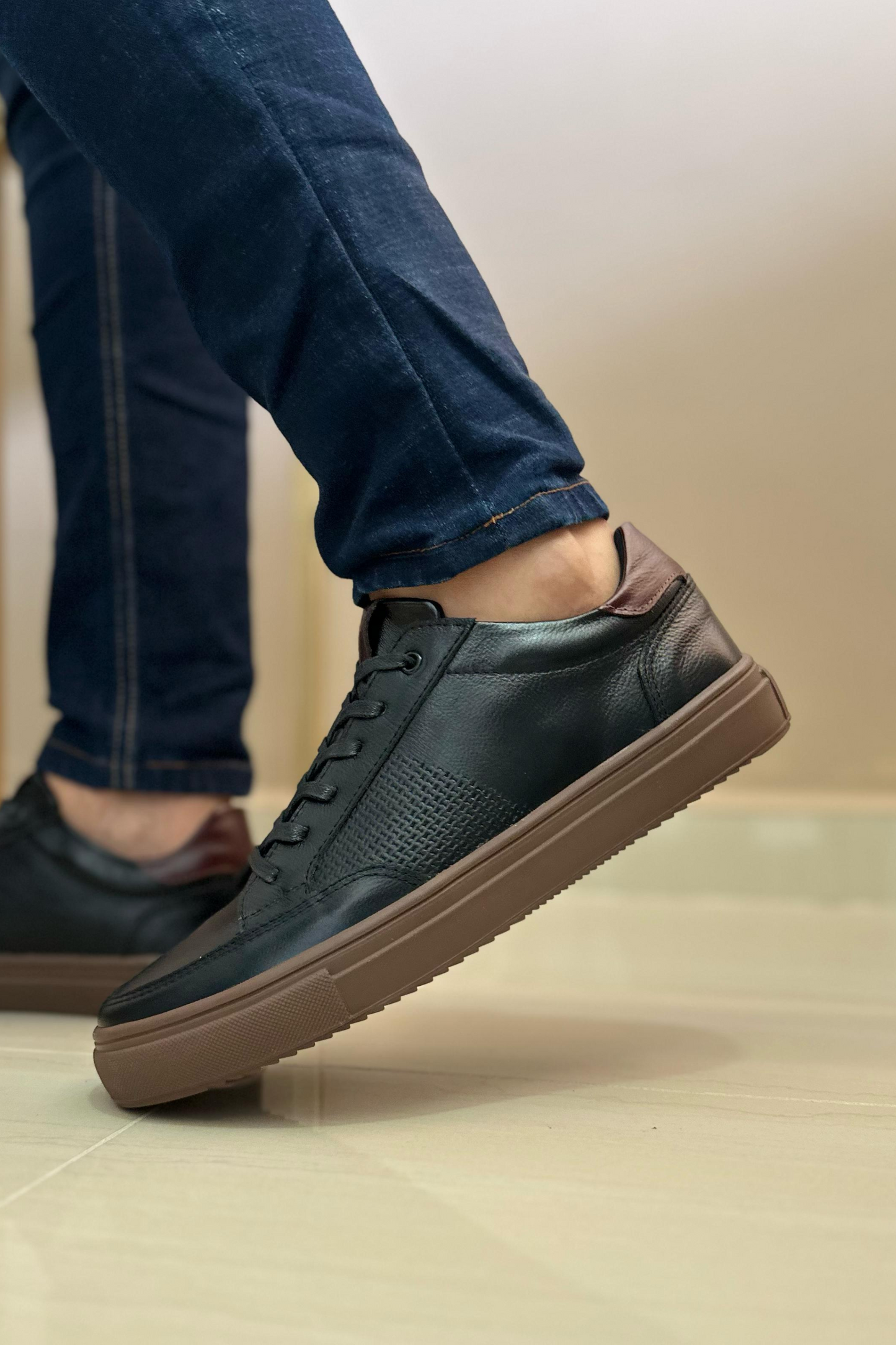 SNEAKERS MEW - PARA HOMBRE - EN CUERO - REF: 575