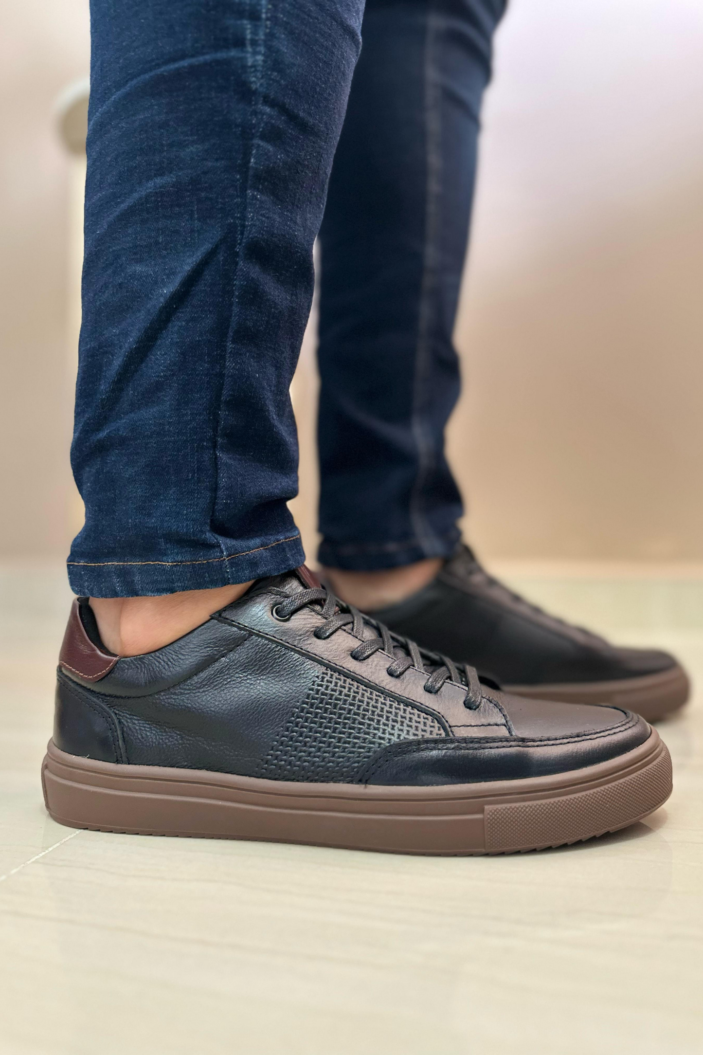 SNEAKERS MEW - PARA HOMBRE - EN CUERO - REF: 575