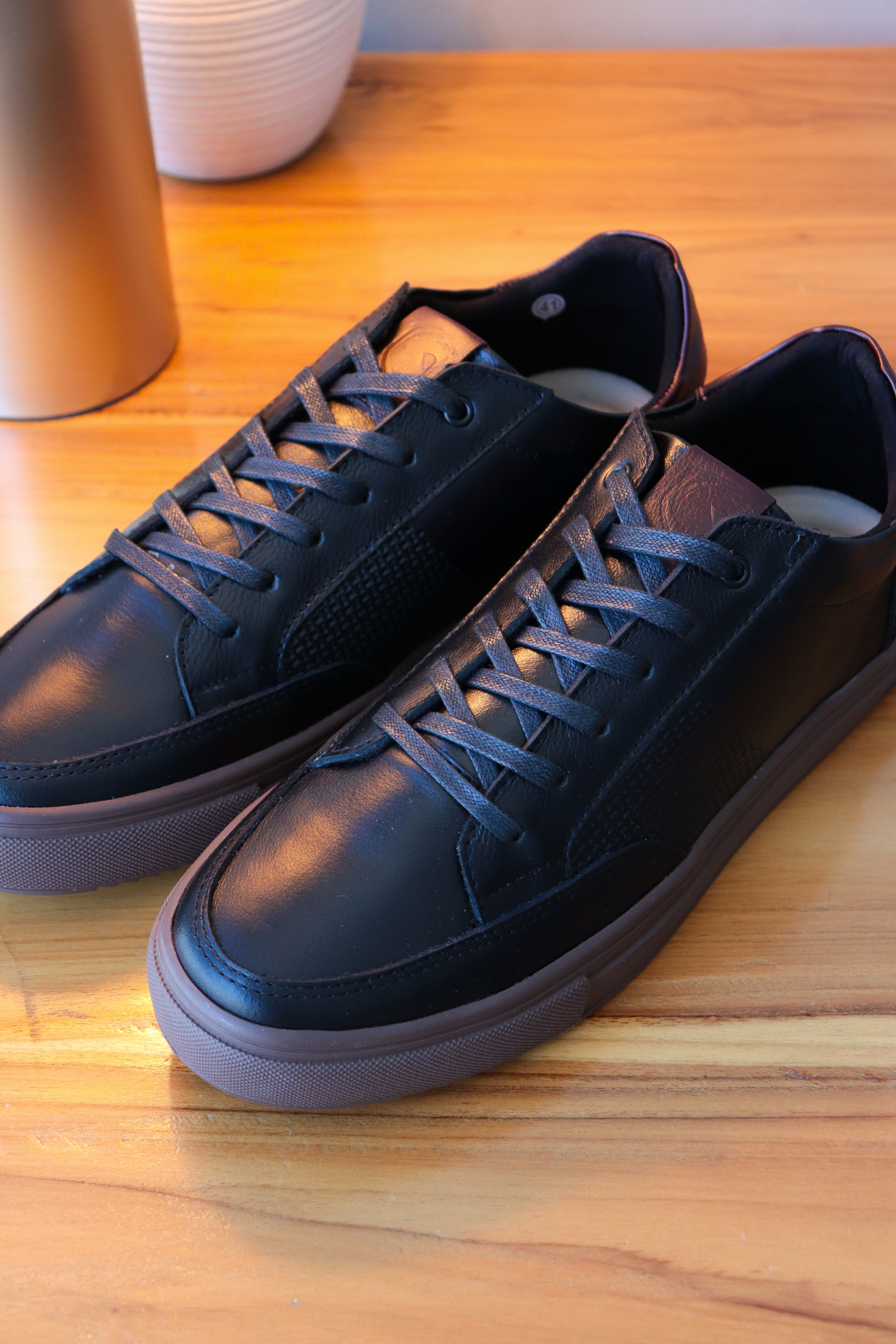 SNEAKERS MEW - PARA HOMBRE - EN CUERO - REF: 575