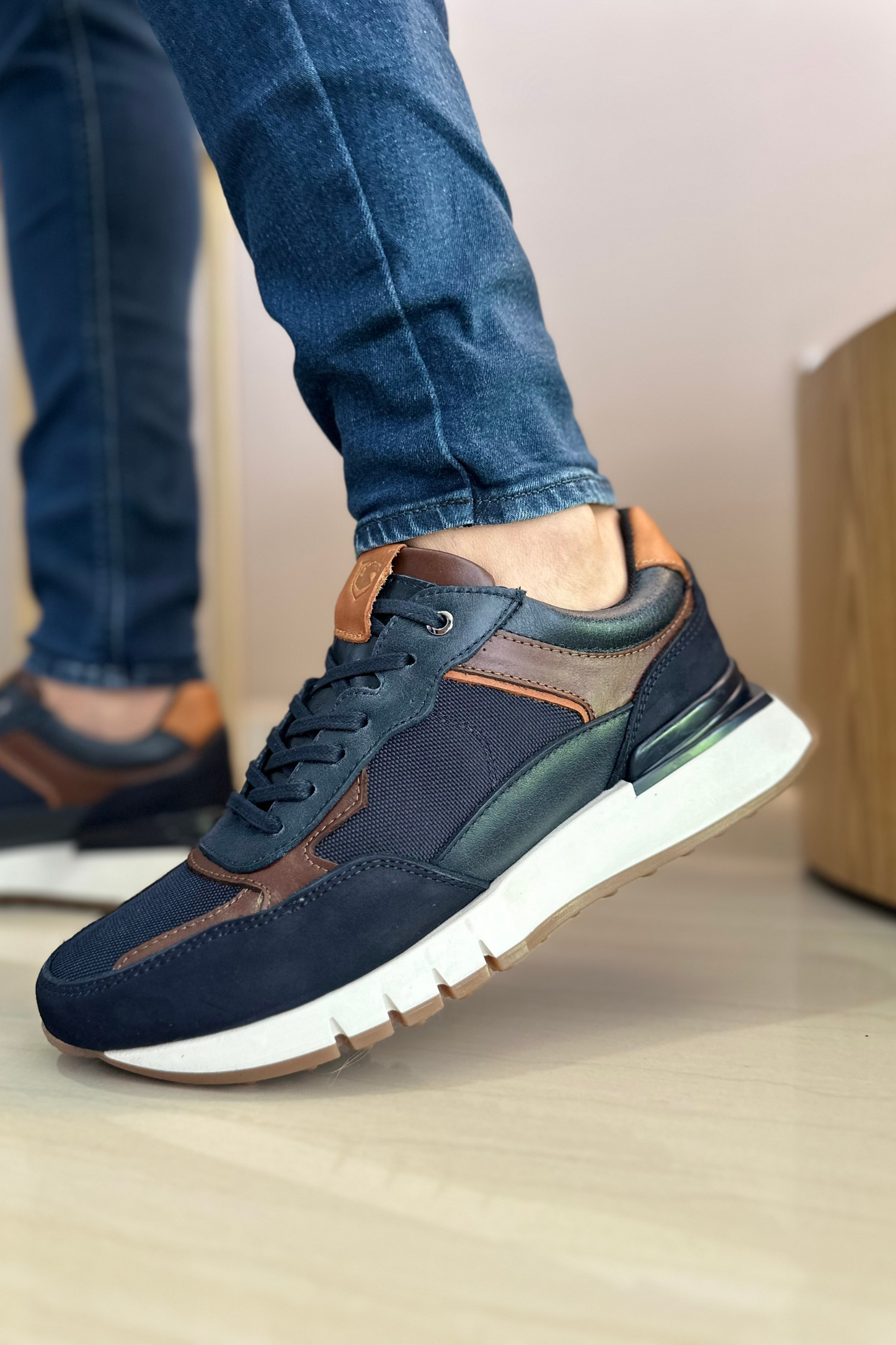 SNEAKER GIO - EN CUERO - PARA HOMBRE - REF: CLK 2123