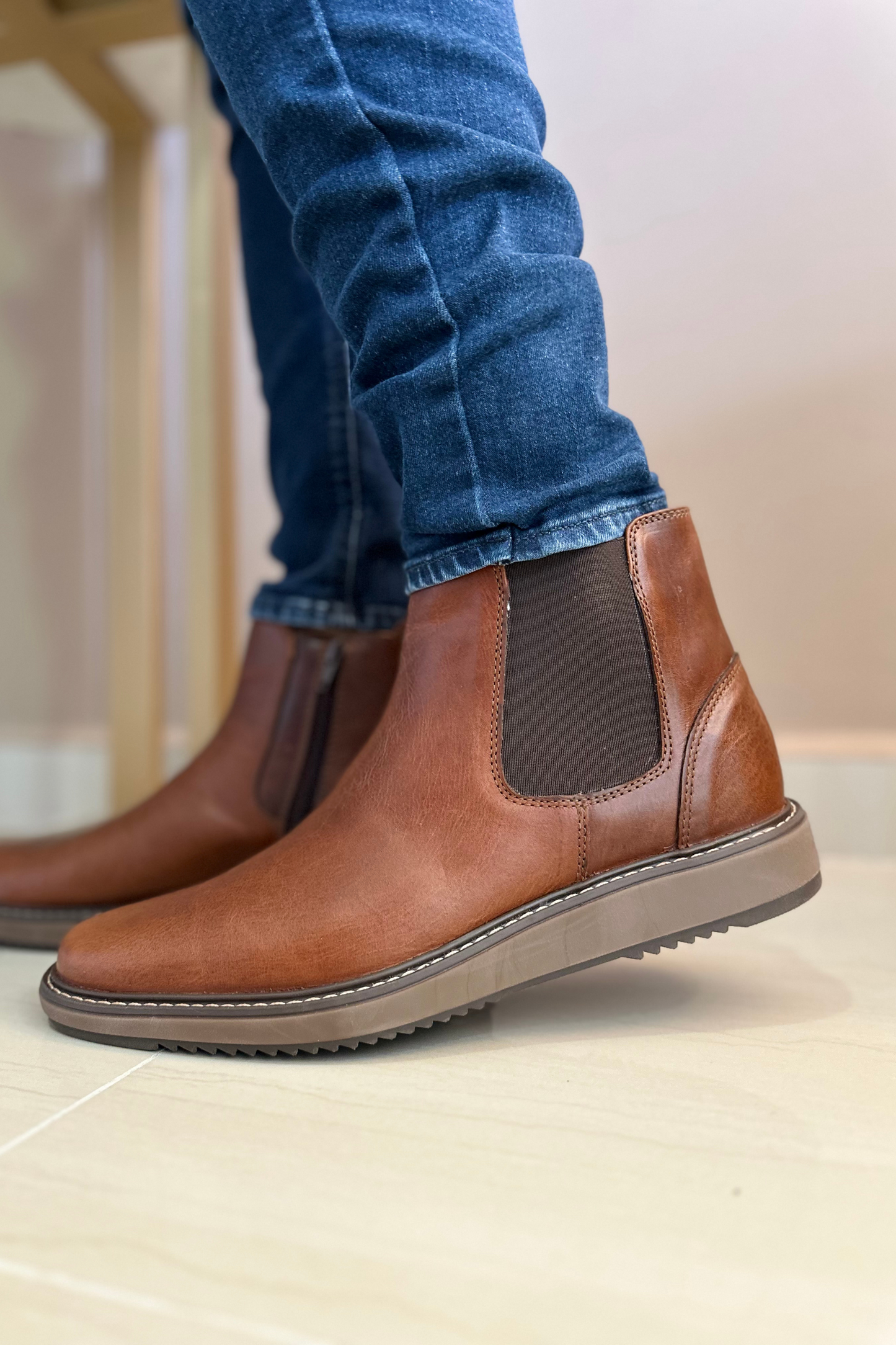 BOTA TARGÓN - EN CUERO - PARA HOMBRE - REF: VRO 2142