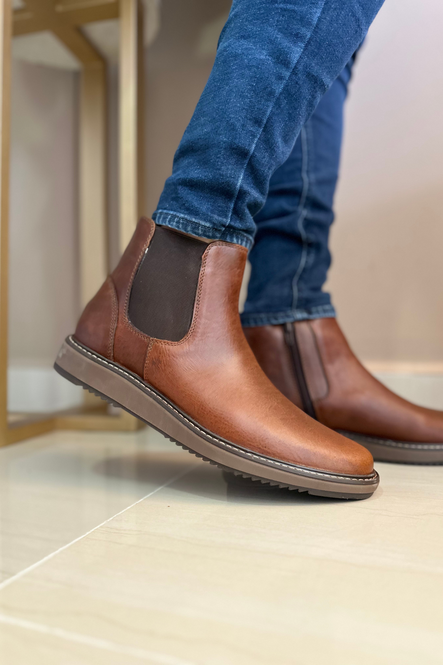 BOTA TARGÓN - EN CUERO - PARA HOMBRE - REF: VRO 2142