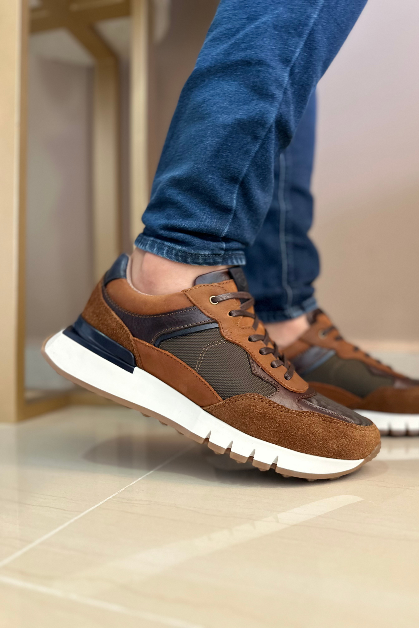 SNEAKER GIO - EN CUERO - PARA HOMBRE - REF: CLK 2123